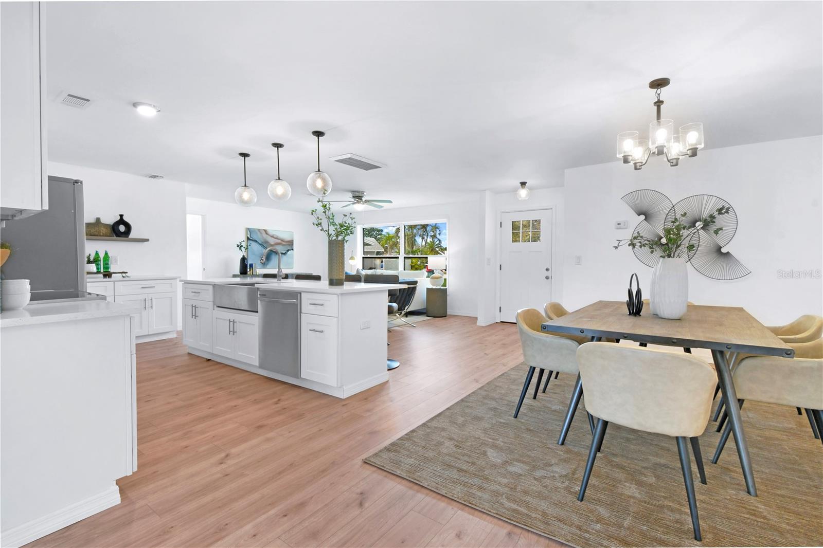 Listing photo id 10 for 13344 Sorrento Drive