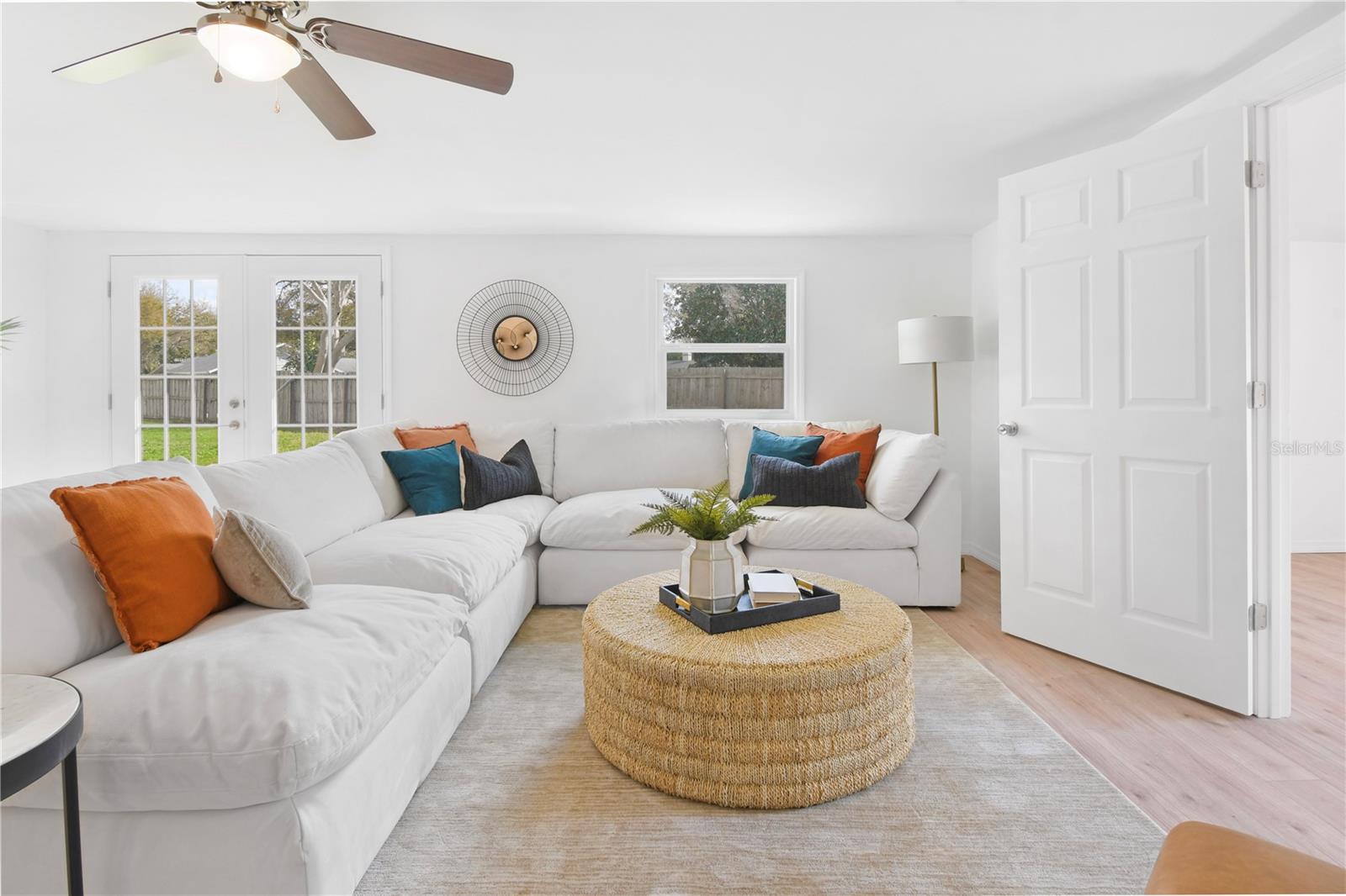 Listing photo id 13 for 13344 Sorrento Drive