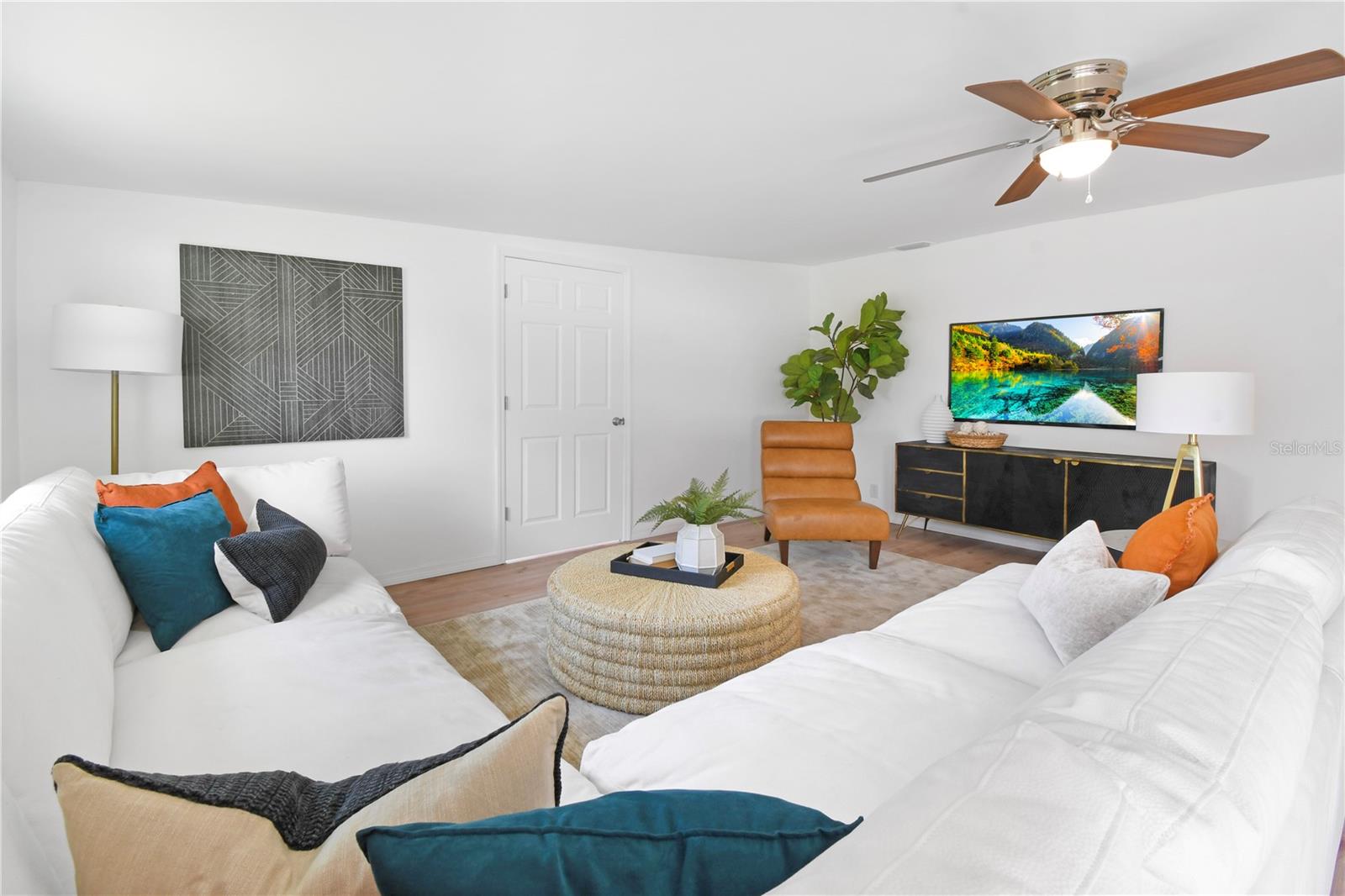 Listing photo id 16 for 13344 Sorrento Drive