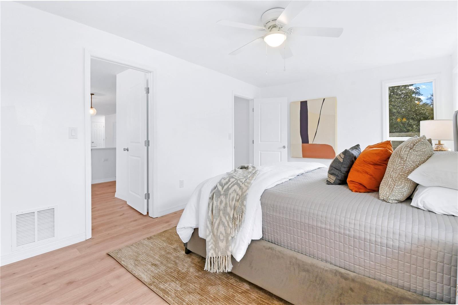 Listing photo id 21 for 13344 Sorrento Drive