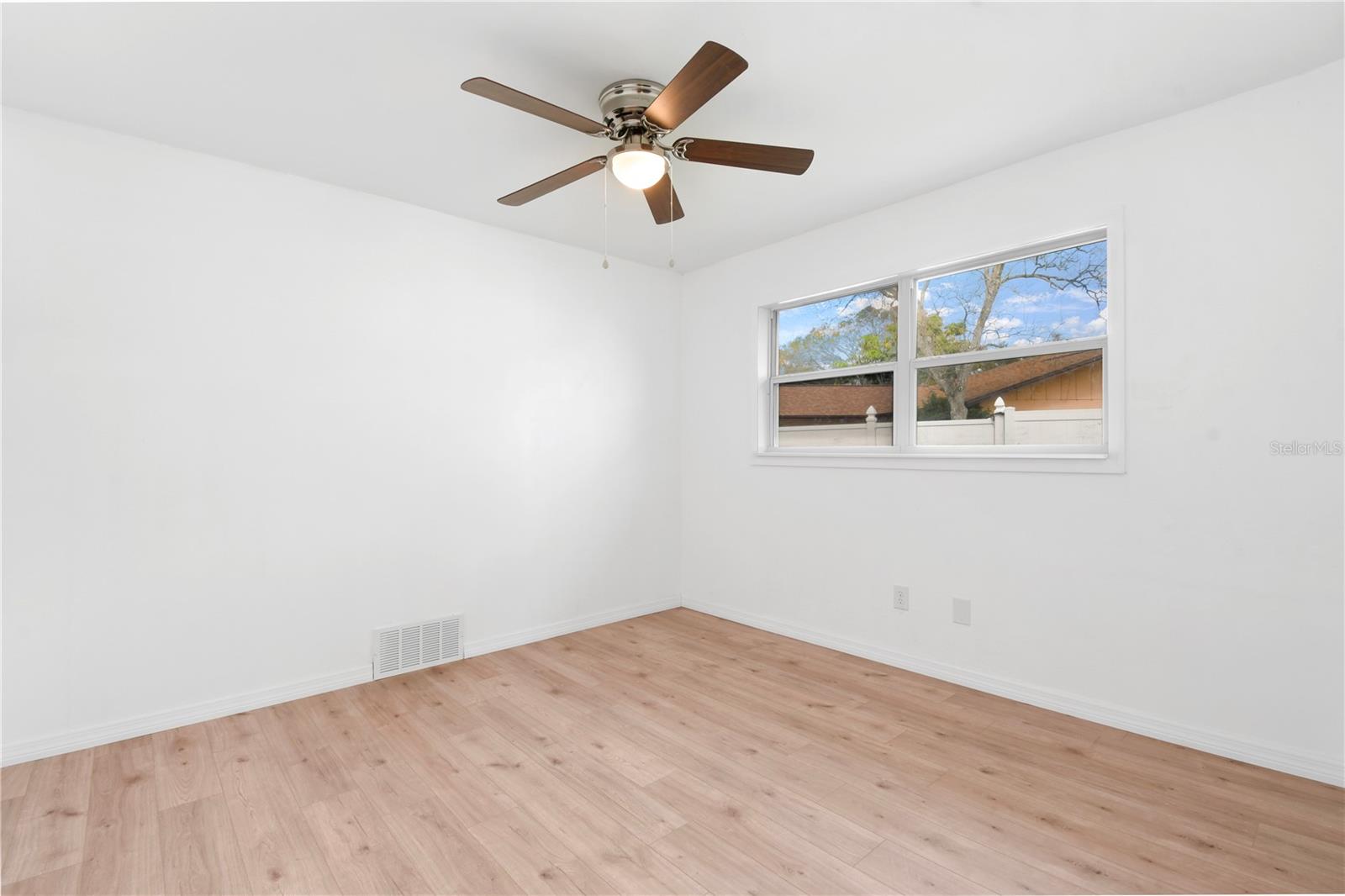 Listing photo id 24 for 13344 Sorrento Drive