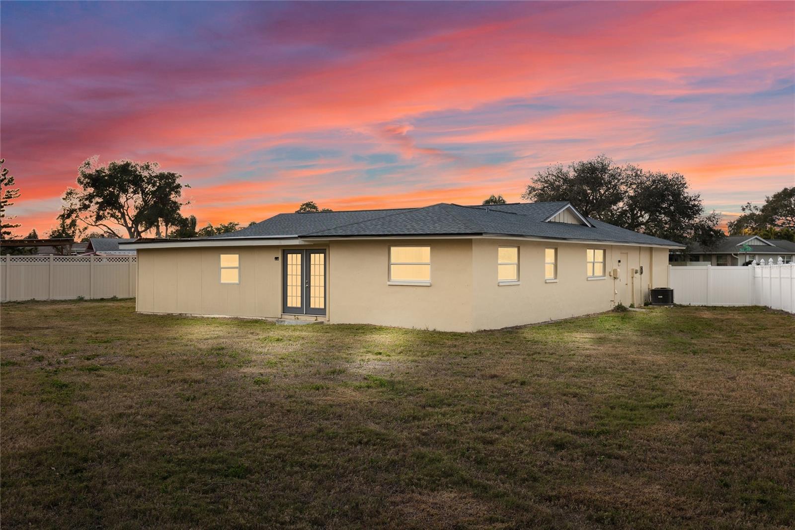 Listing photo id 40 for 13344 Sorrento Drive