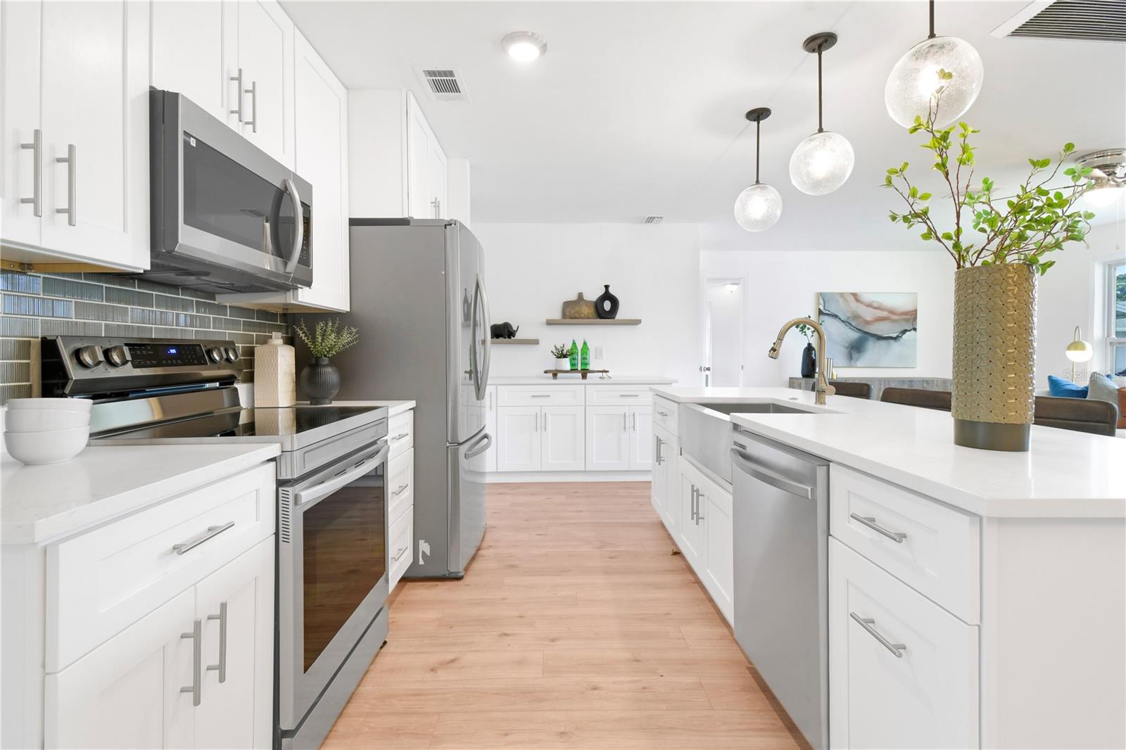 Listing photo id 7 for 13344 Sorrento Drive