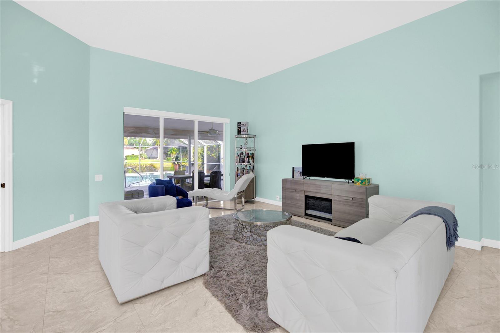 Listing photo id 8 for 4535 Bardsdale Drive
