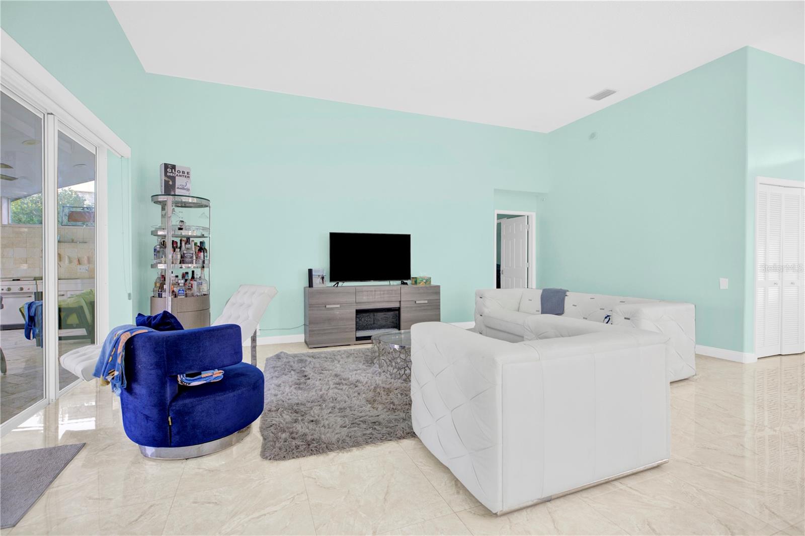 Listing photo id 9 for 4535 Bardsdale Drive