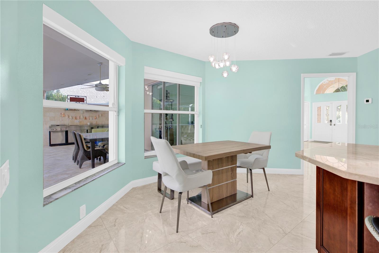 Listing photo id 12 for 4535 Bardsdale Drive