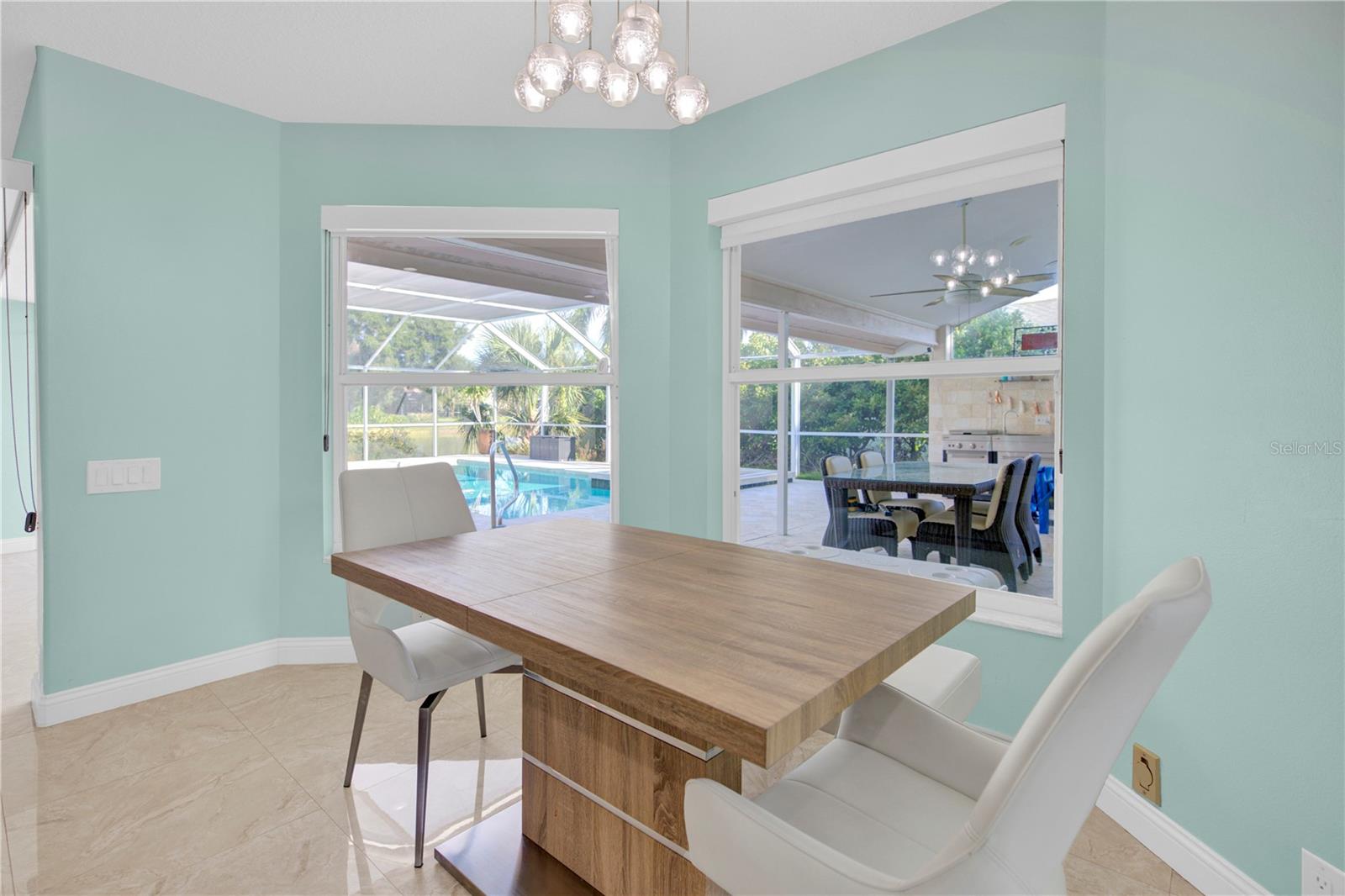Listing photo id 13 for 4535 Bardsdale Drive