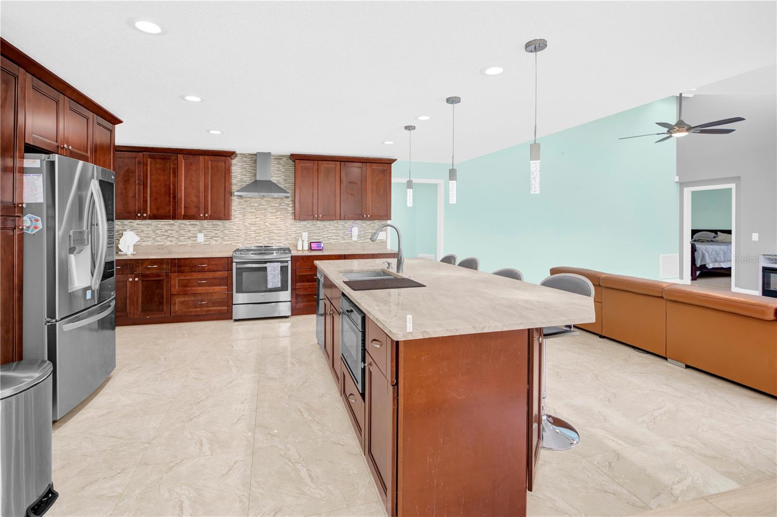 Listing photo id 16 for 4535 Bardsdale Drive