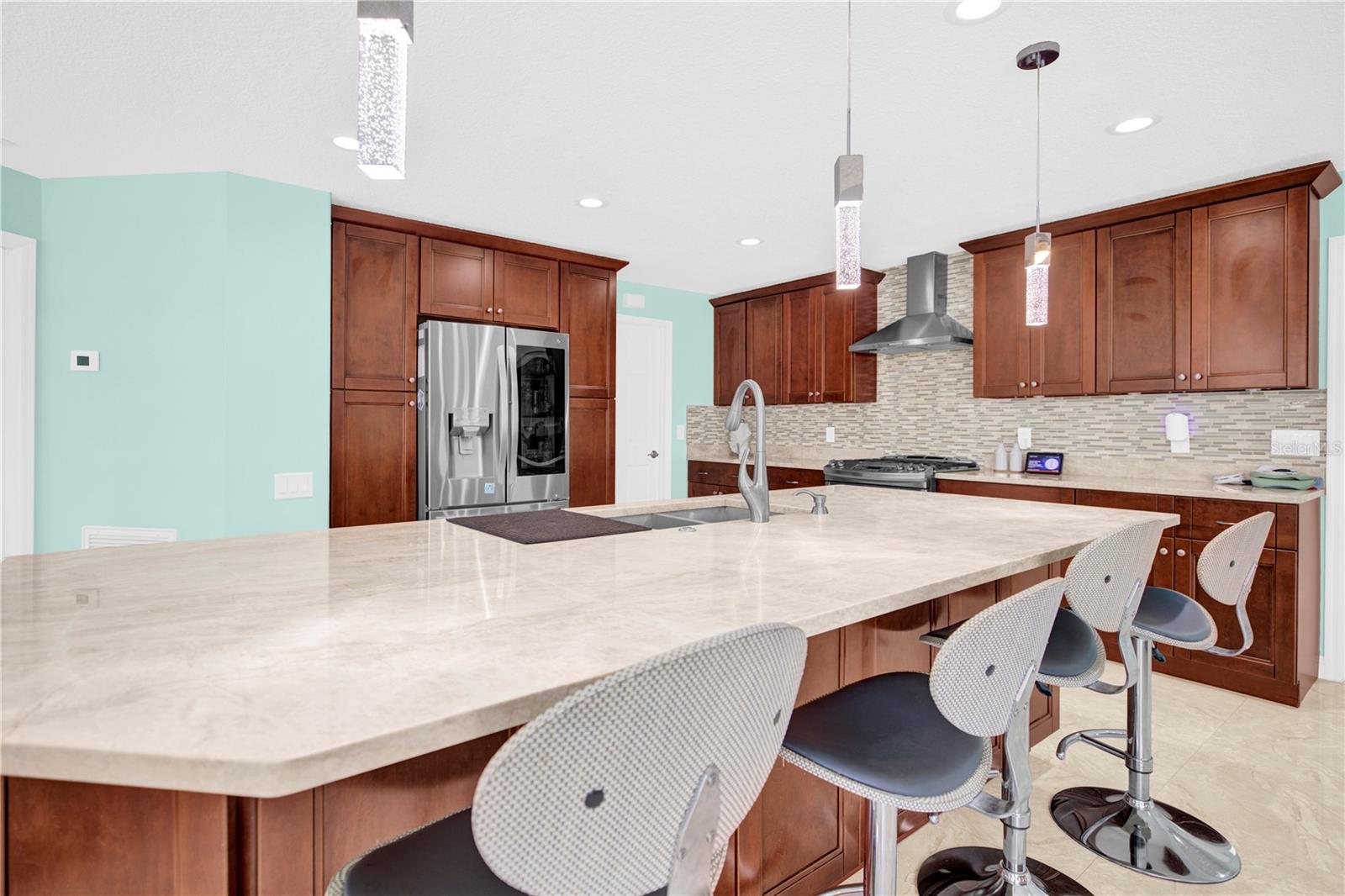 Listing photo id 17 for 4535 Bardsdale Drive