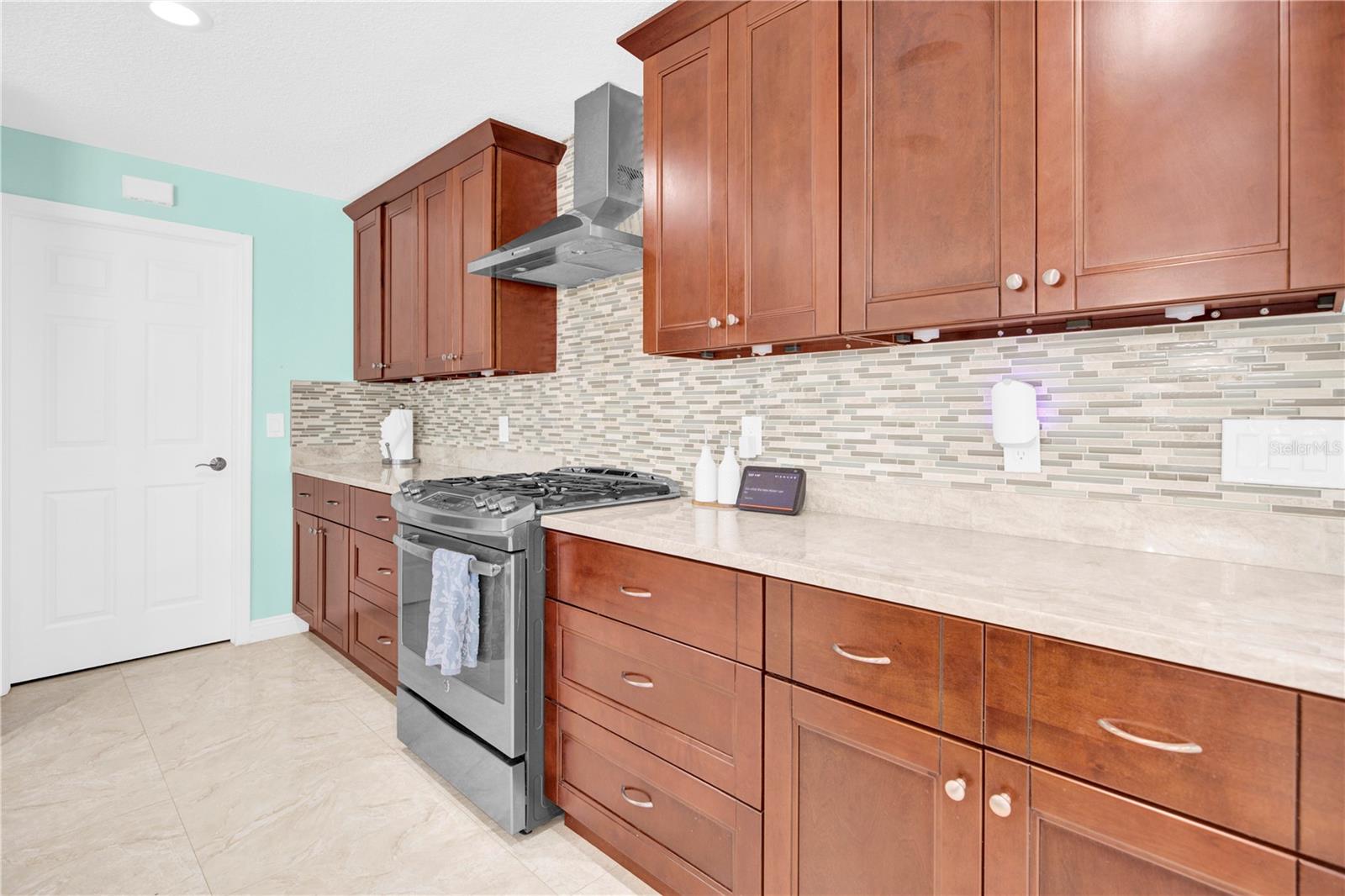 Listing photo id 19 for 4535 Bardsdale Drive