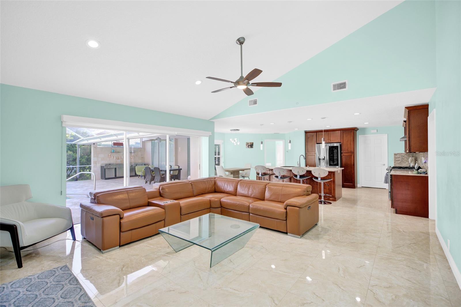 Listing photo id 25 for 4535 Bardsdale Drive