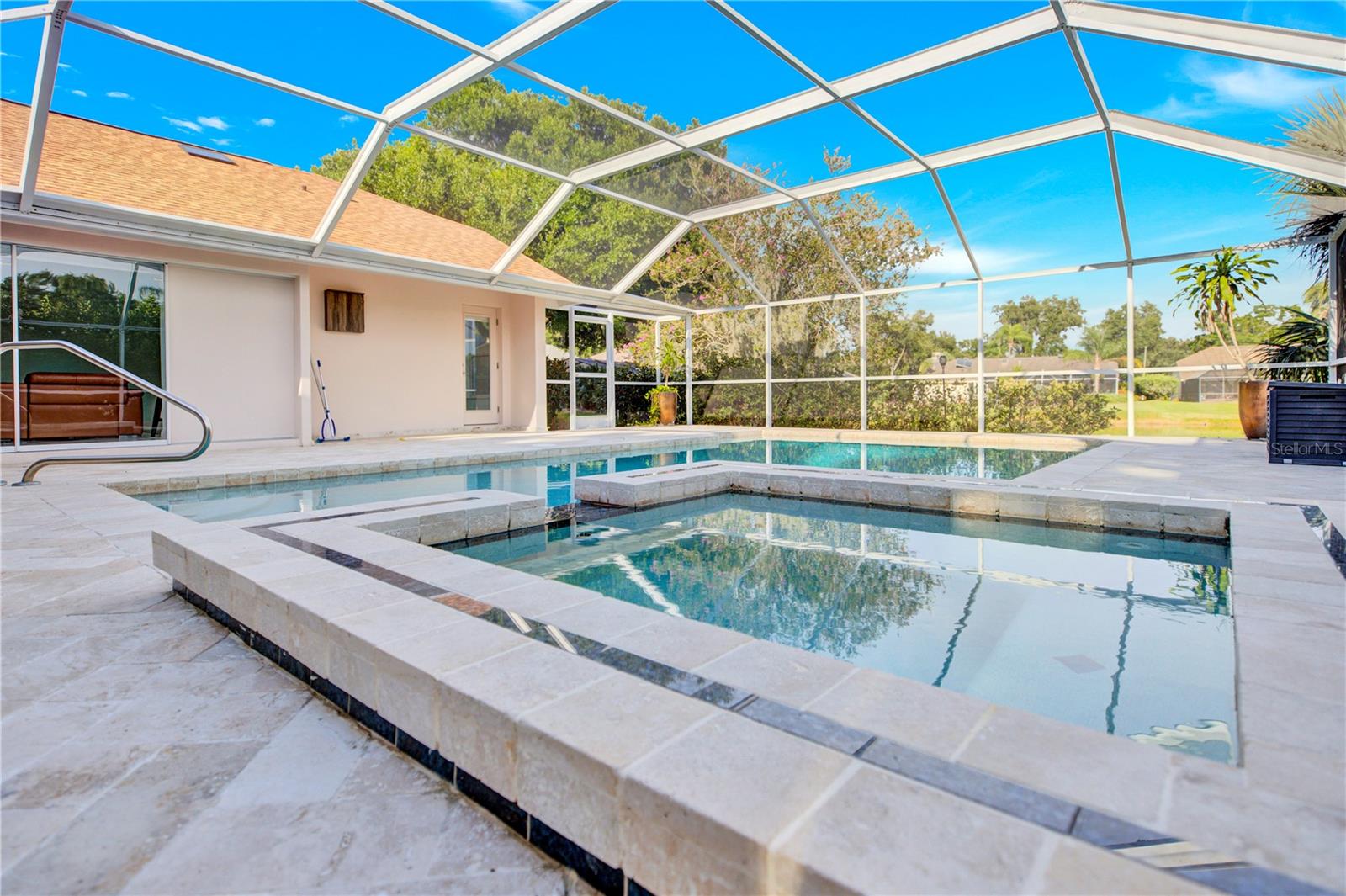 Listing photo id 36 for 4535 Bardsdale Drive