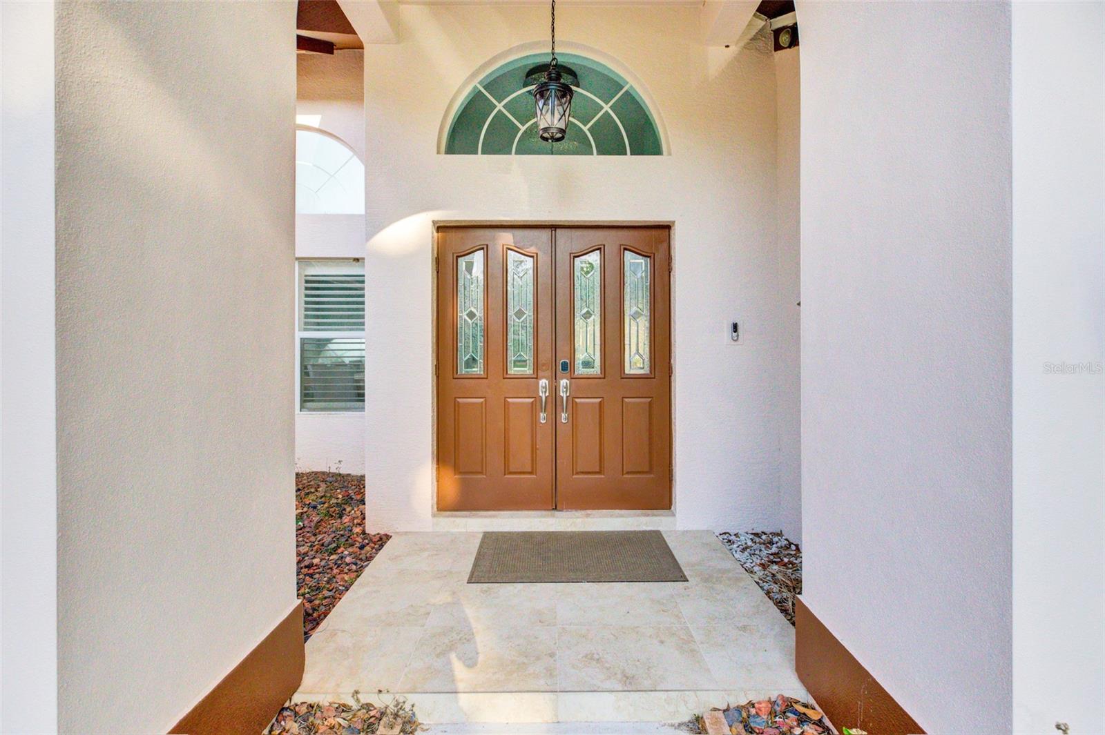 Listing photo id 2 for 4535 Bardsdale Drive
