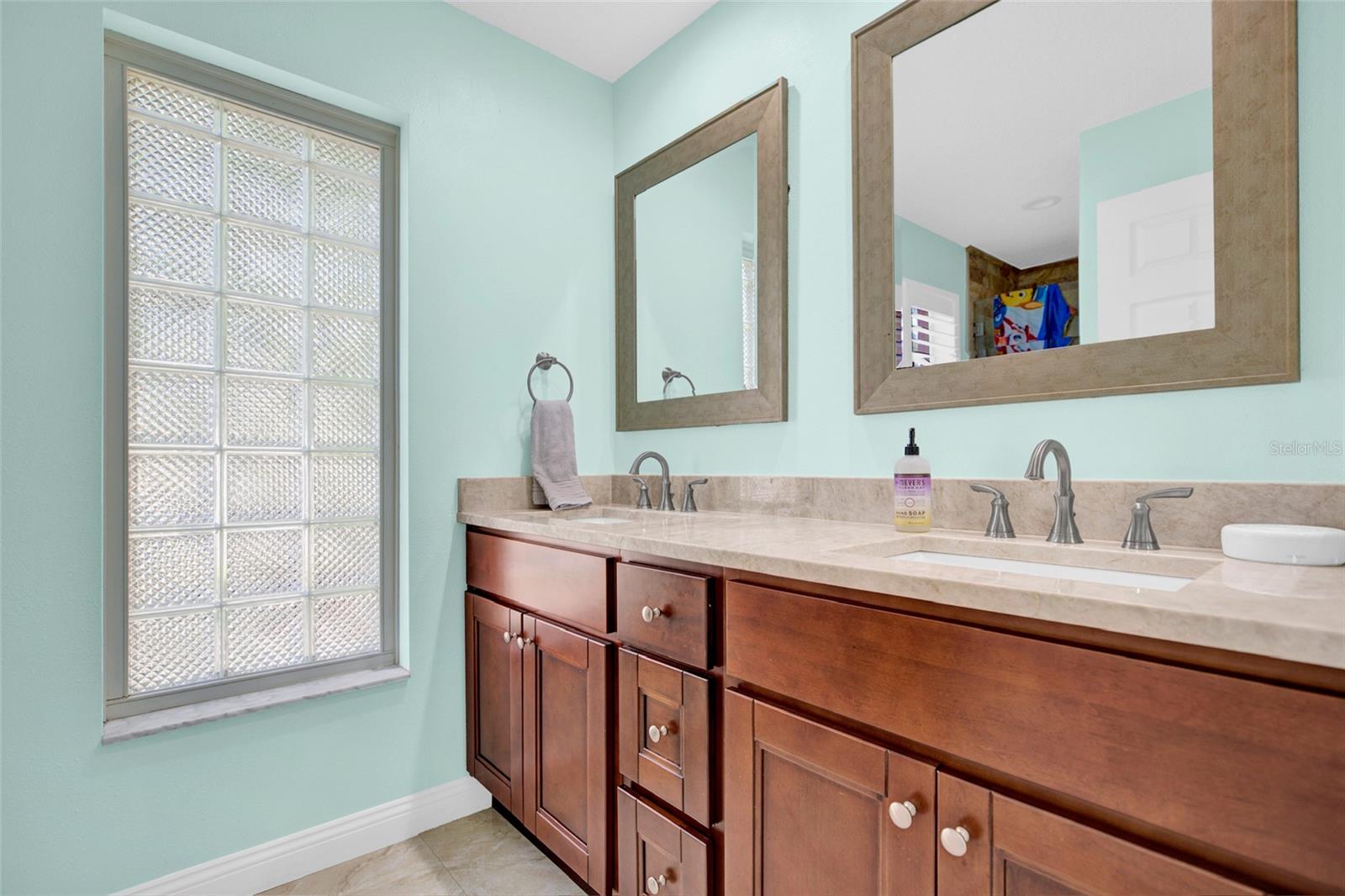 Listing photo id 45 for 4535 Bardsdale Drive