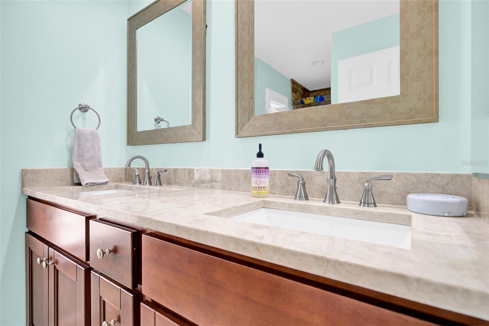 Listing photo id 46 for 4535 Bardsdale Drive