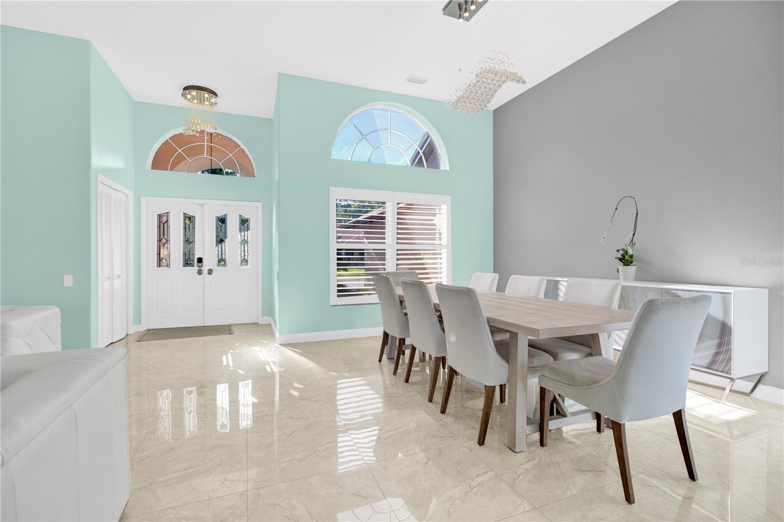 Listing photo id 3 for 4535 Bardsdale Drive