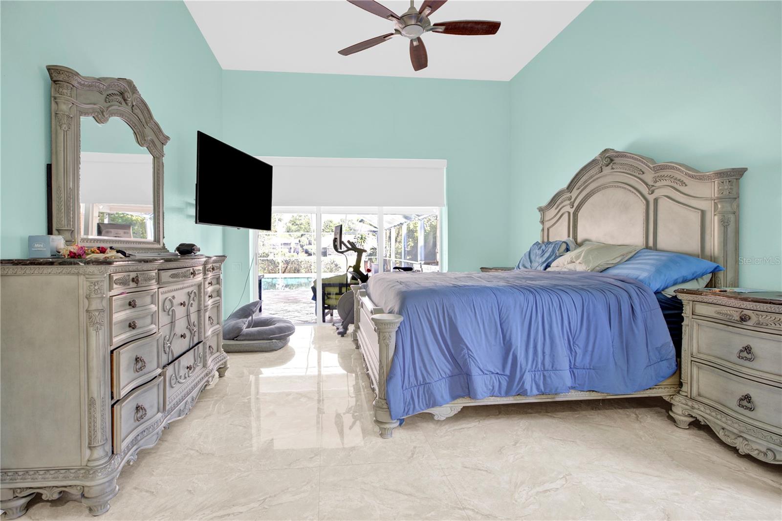 Listing photo id 52 for 4535 Bardsdale Drive