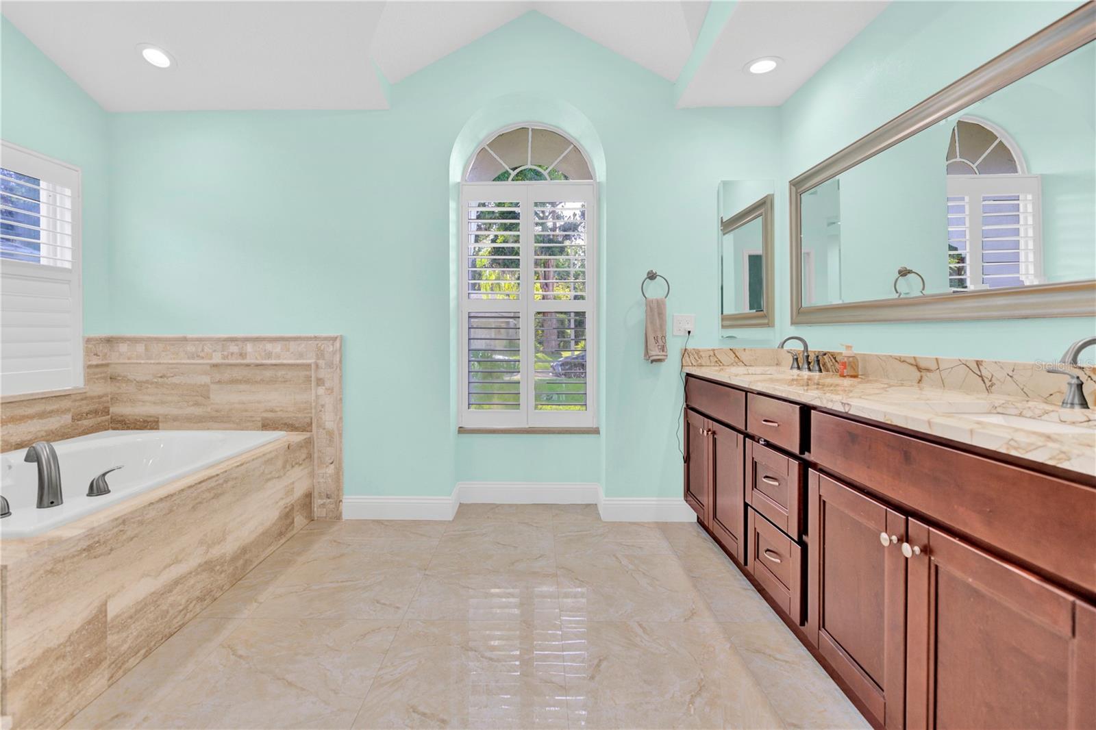 Listing photo id 55 for 4535 Bardsdale Drive