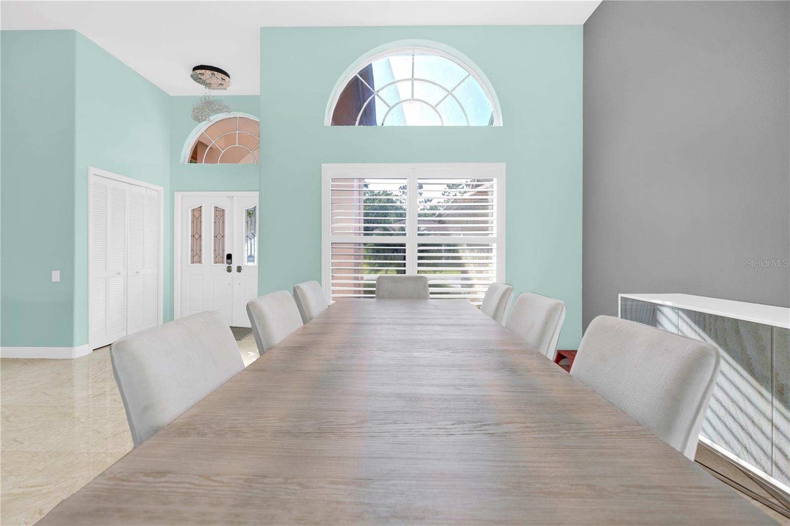 Listing photo id 5 for 4535 Bardsdale Drive