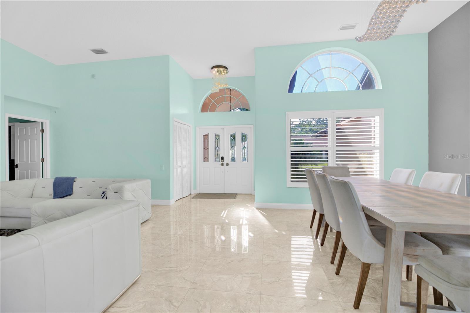 Listing photo id 6 for 4535 Bardsdale Drive