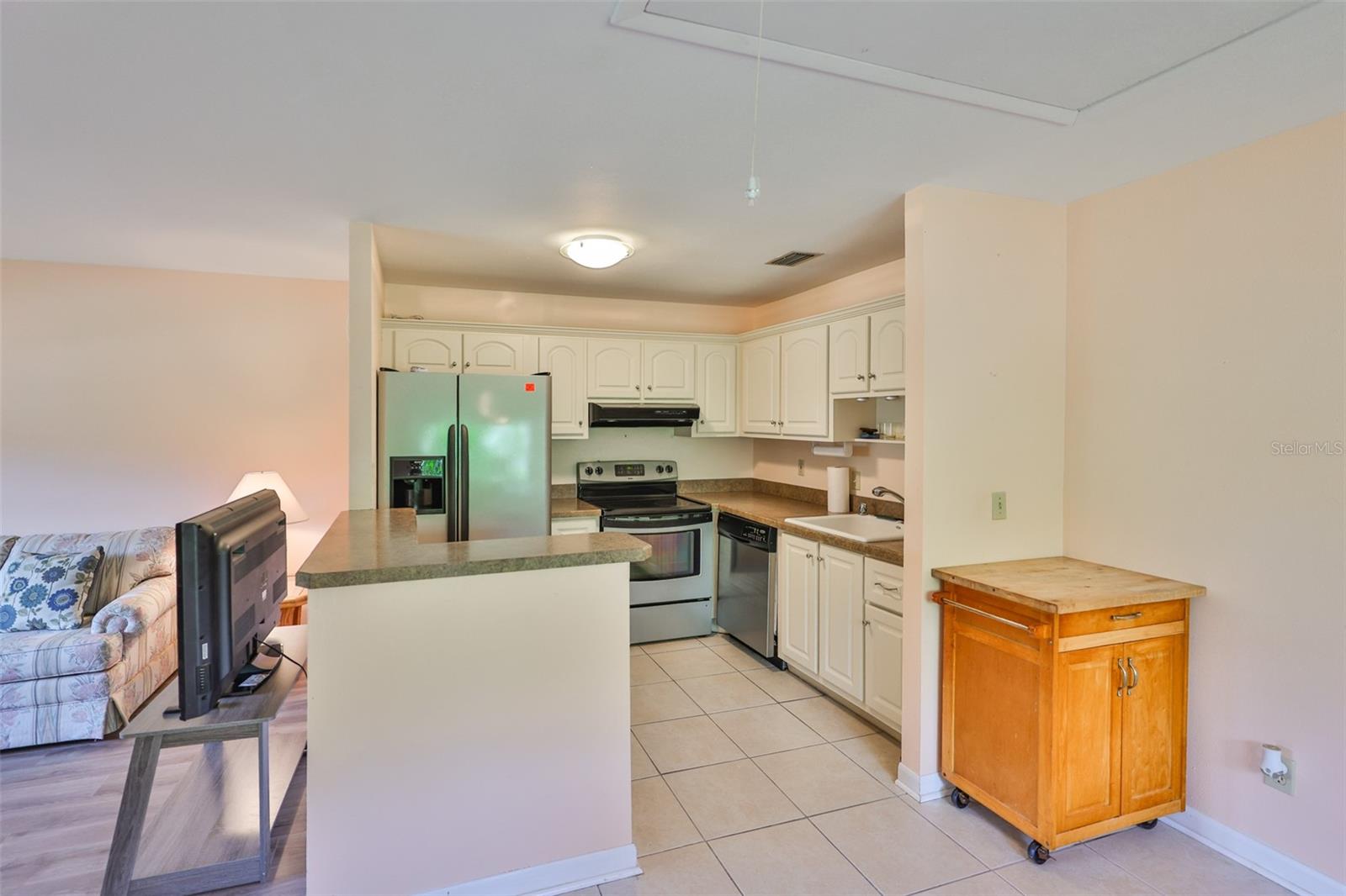 Image 10 of 50 For 302 Canton Court 54
