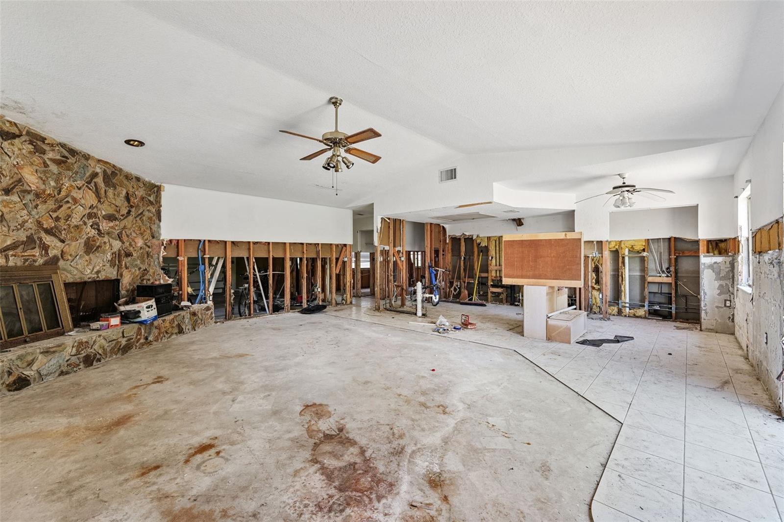 Image 6 of 24 For 4935 Petunia Court