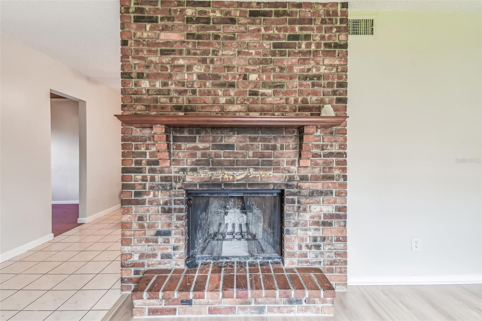 Image 10 of 54 For 1700 Eaton Drive Ne