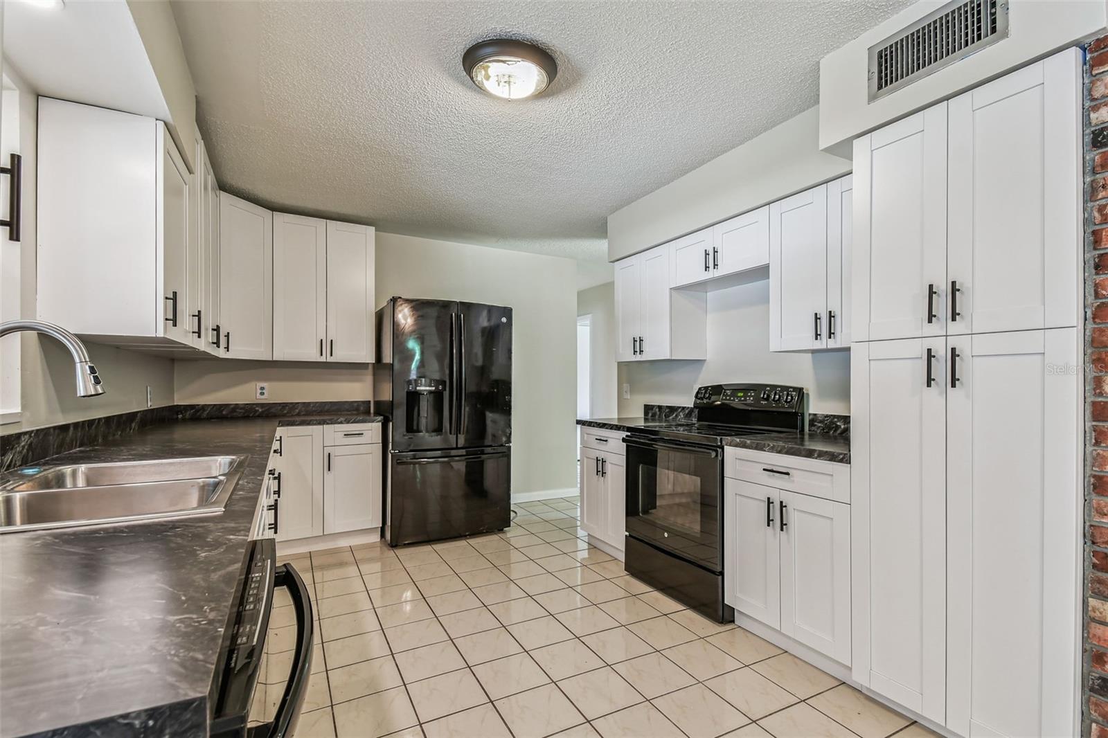 Image 16 of 54 For 1700 Eaton Drive Ne