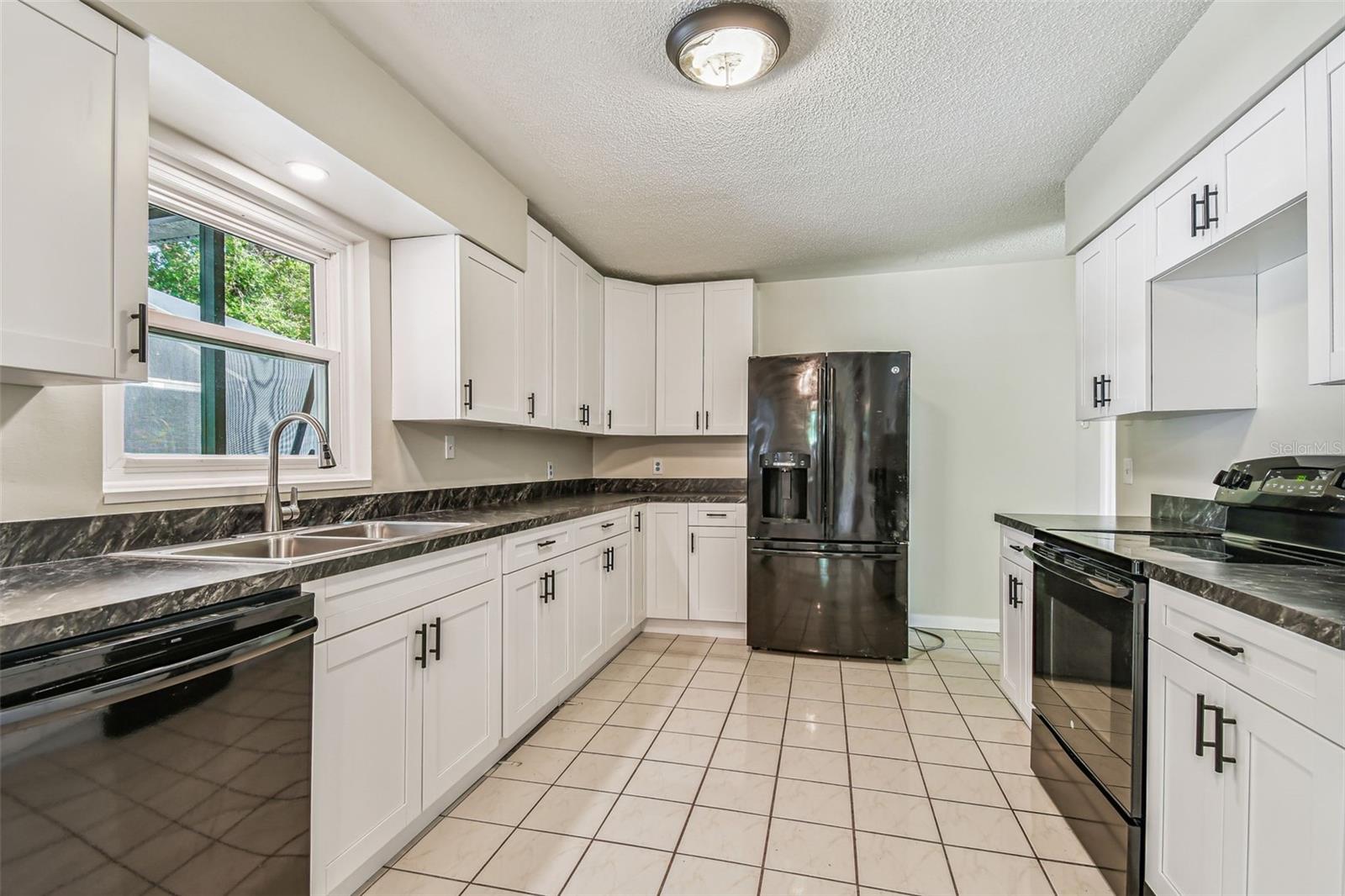 Image 17 of 54 For 1700 Eaton Drive Ne