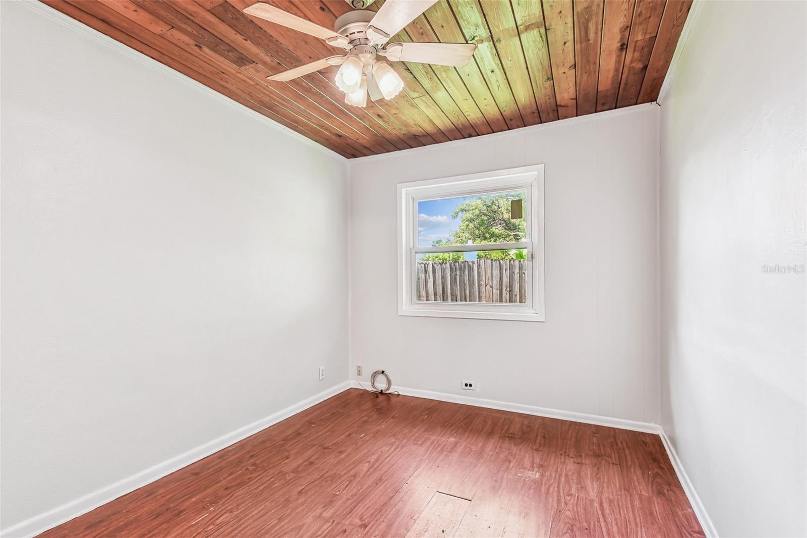 Image 31 of 54 For 1700 Eaton Drive Ne
