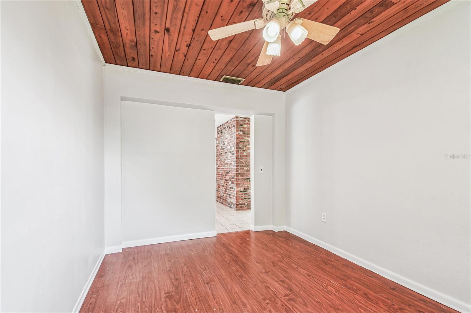 Image 32 of 54 For 1700 Eaton Drive Ne