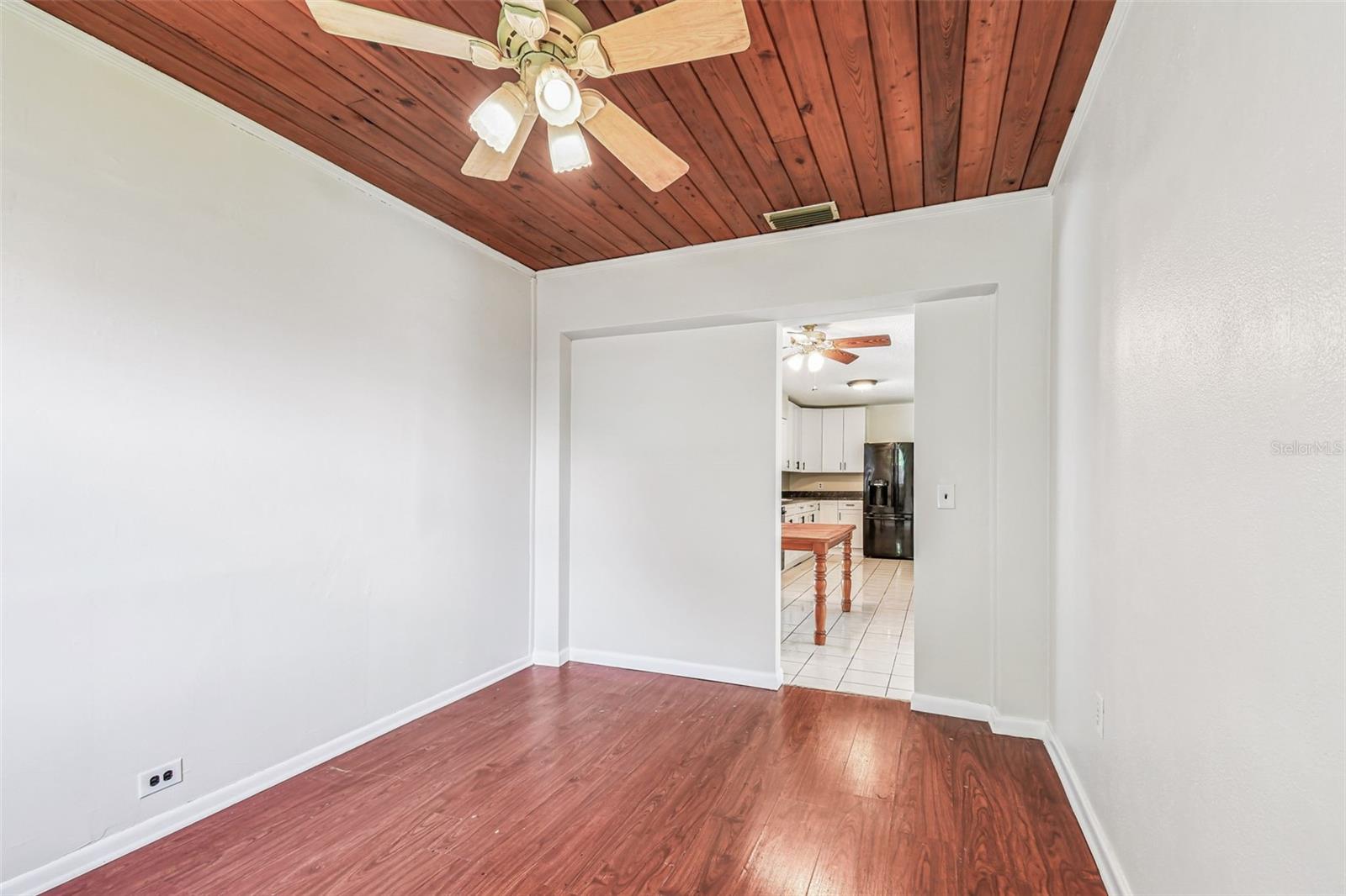 Image 33 of 54 For 1700 Eaton Drive Ne
