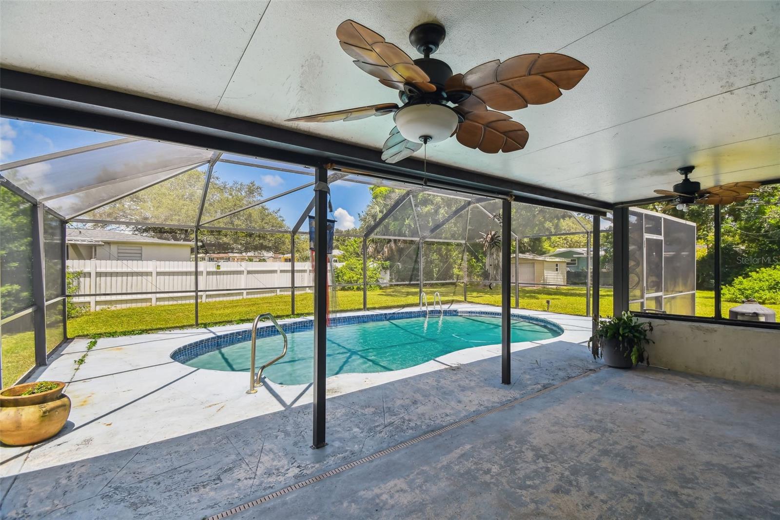 Image 43 of 54 For 1700 Eaton Drive Ne