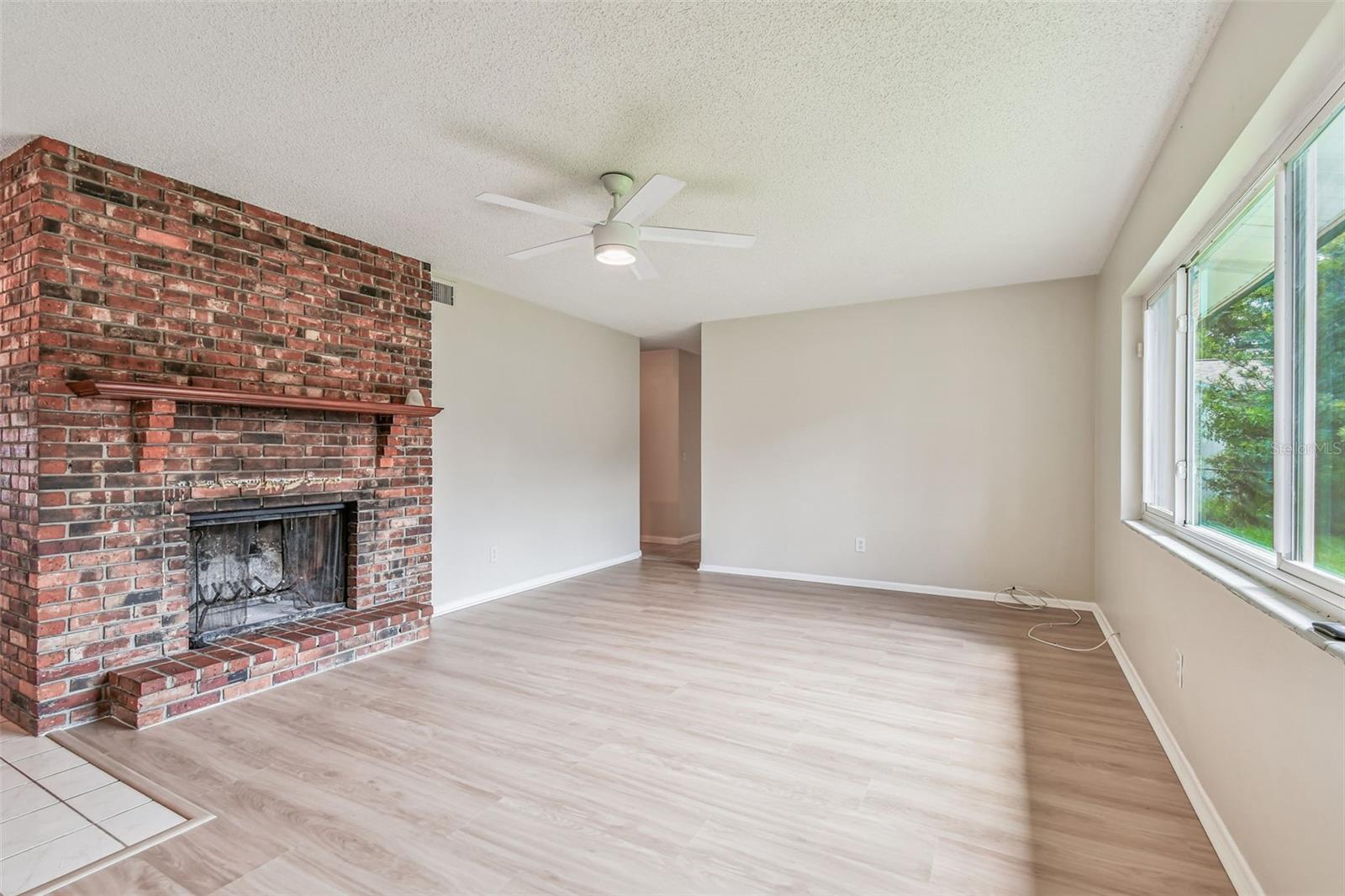 Image 6 of 54 For 1700 Eaton Drive Ne