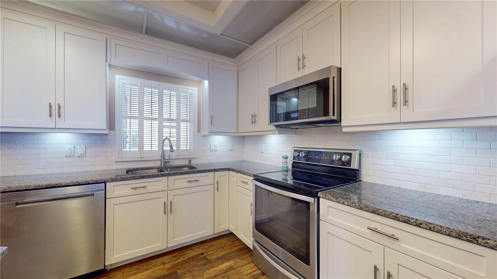 Listing photo id 15 for 4950 Gulf Boulevard 1006