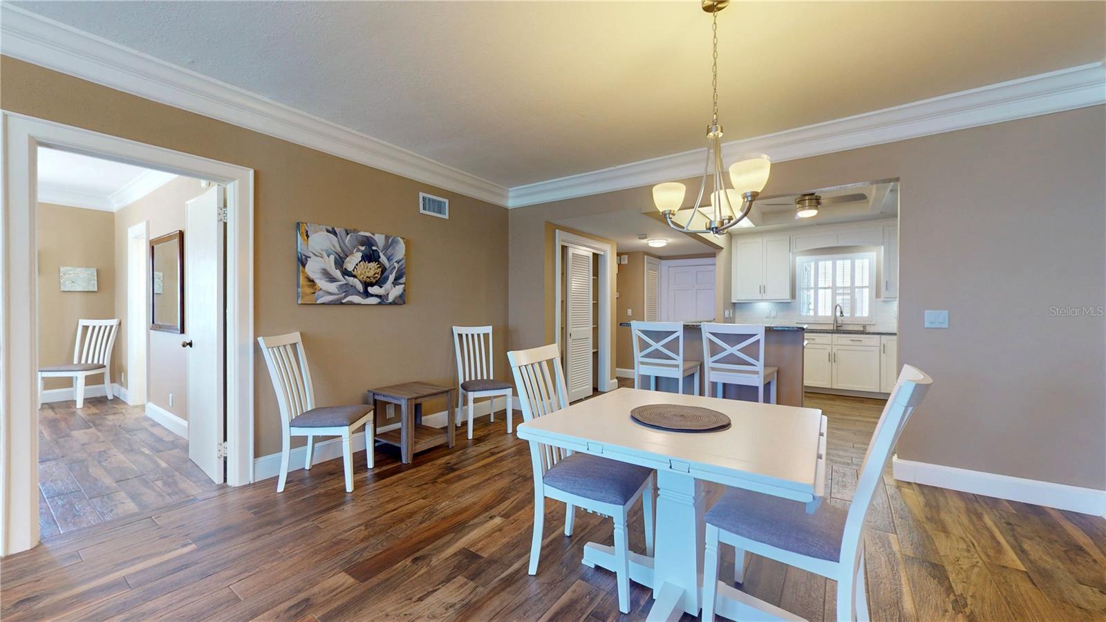 Listing photo id 18 for 4950 Gulf Boulevard 1006