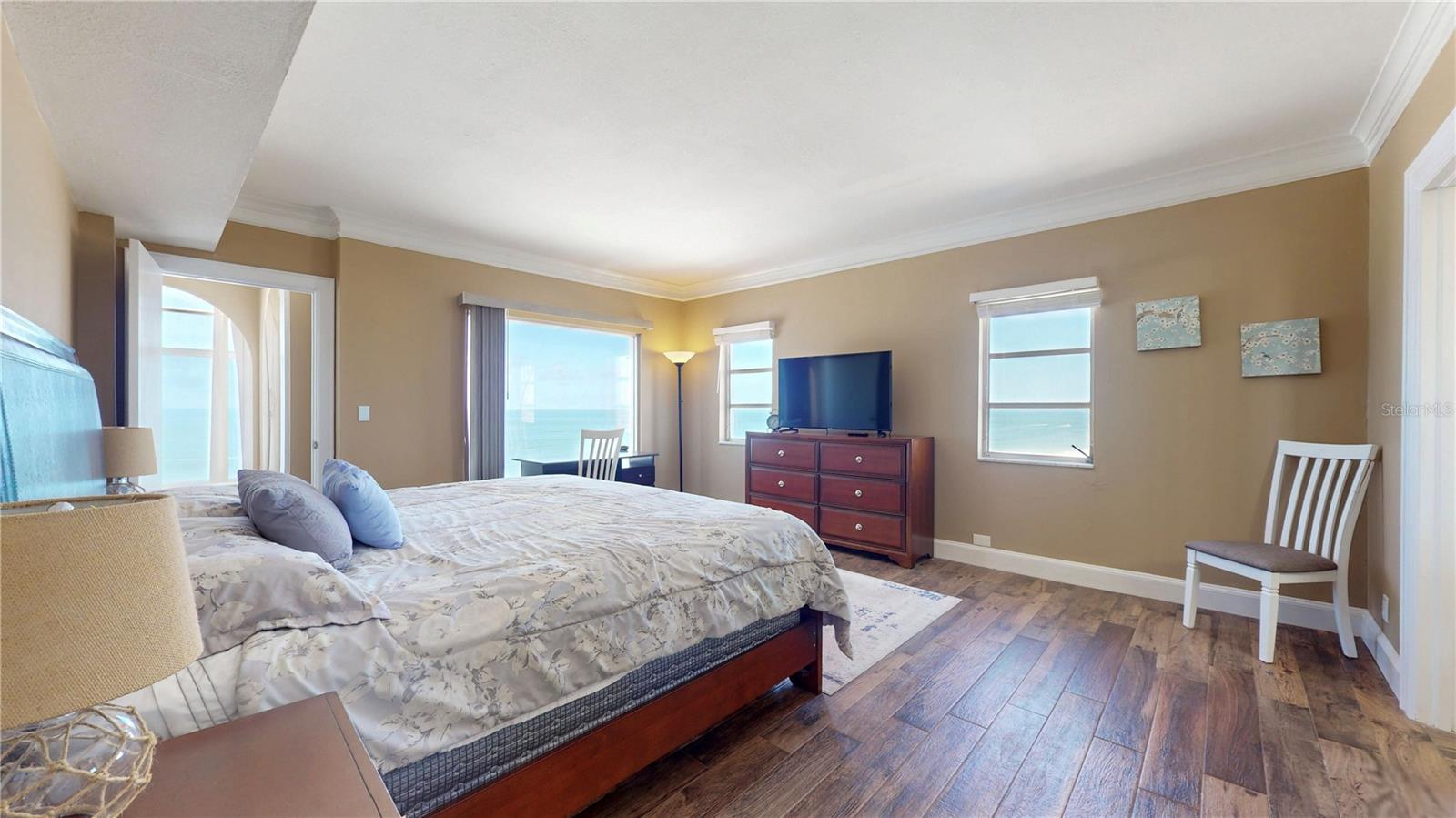 Listing photo id 19 for 4950 Gulf Boulevard 1006