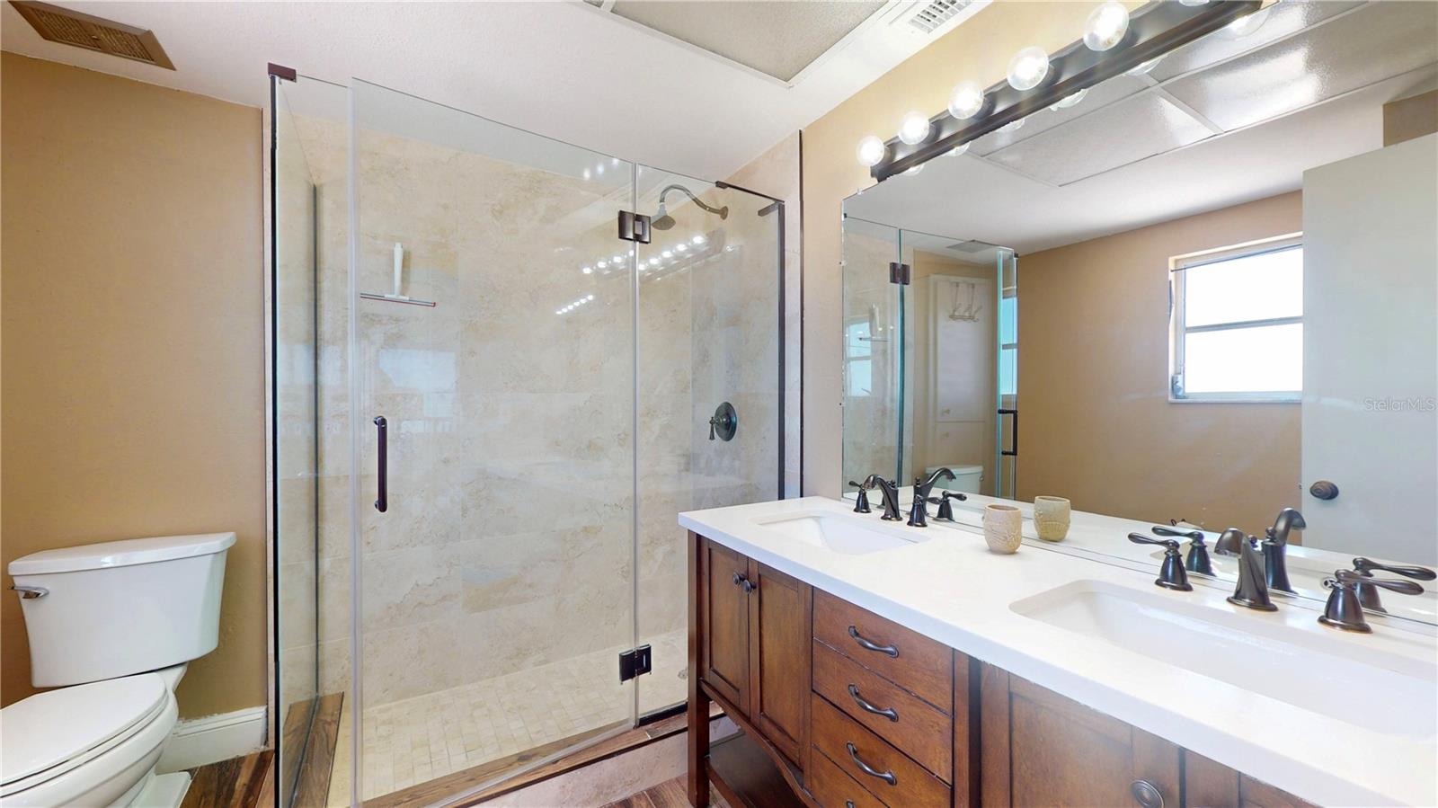 Listing photo id 22 for 4950 Gulf Boulevard 1006