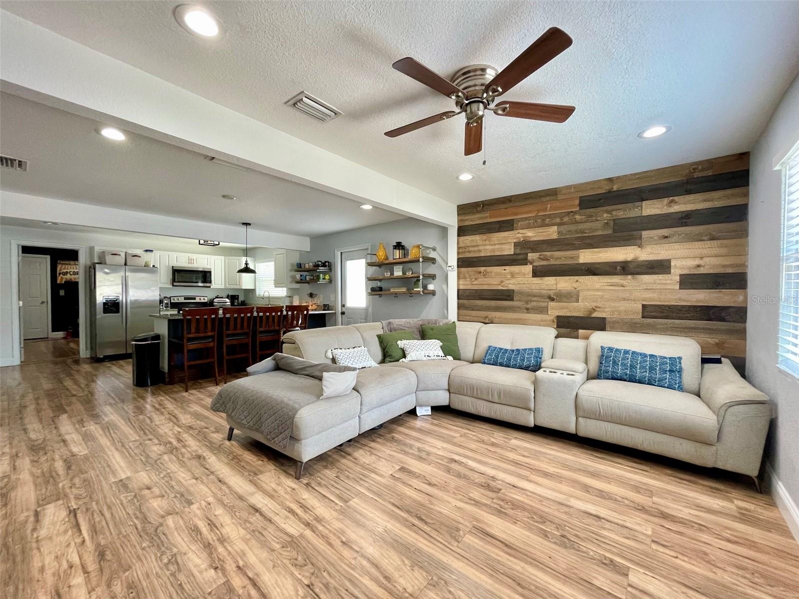 Image 3 of 21 For 8310 El Portal Drive