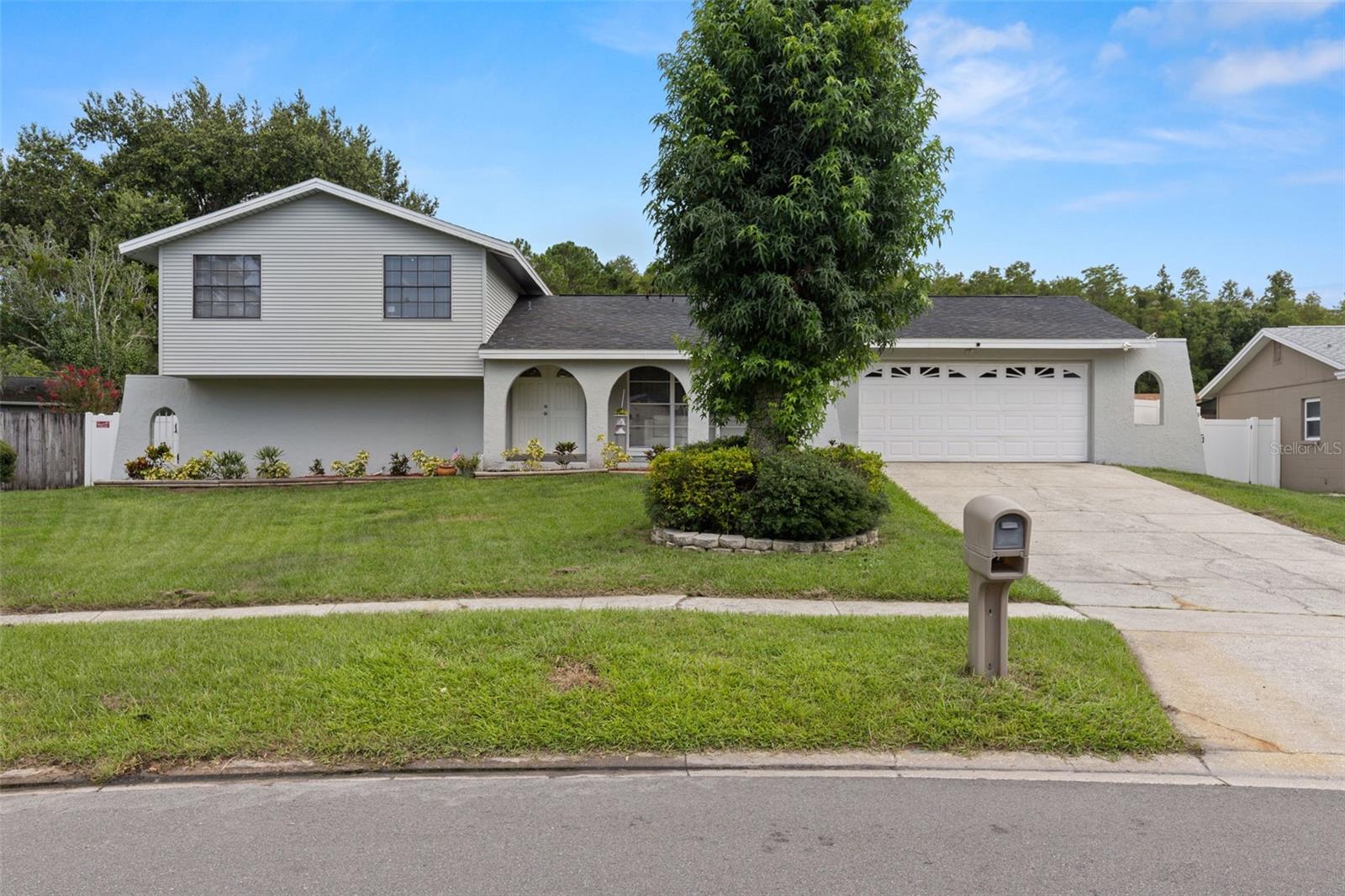 Image 4 of 31 For 16521 Silverhill Drive