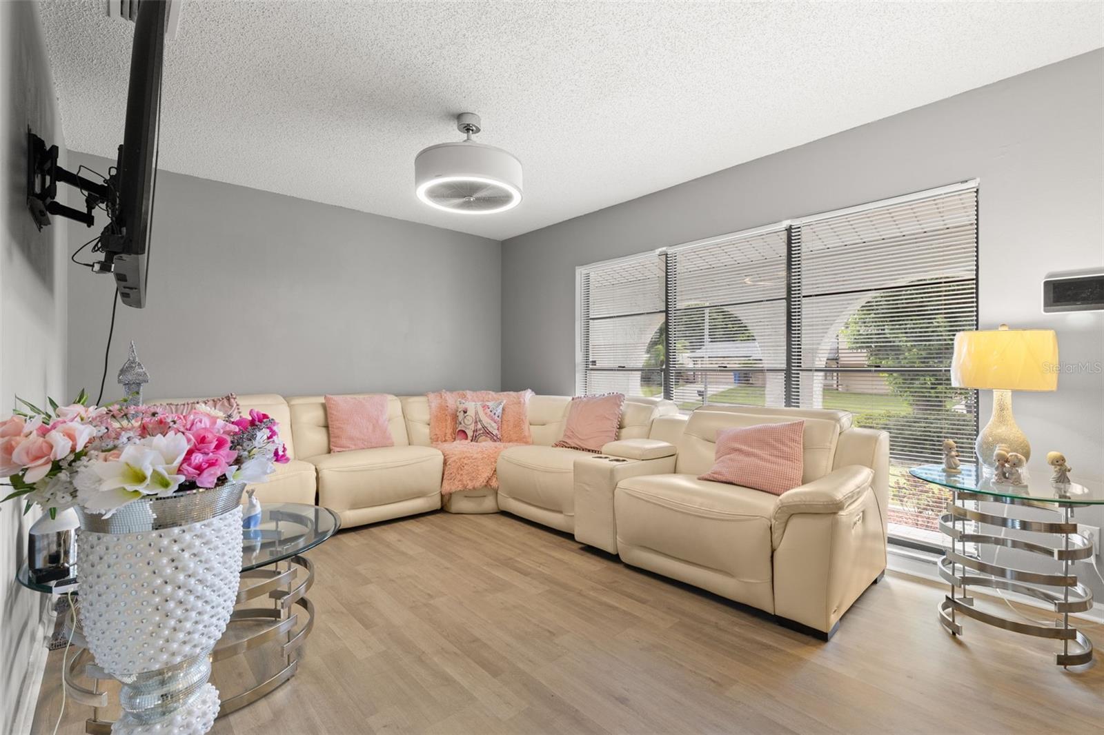 Image 6 of 31 For 16521 Silverhill Drive