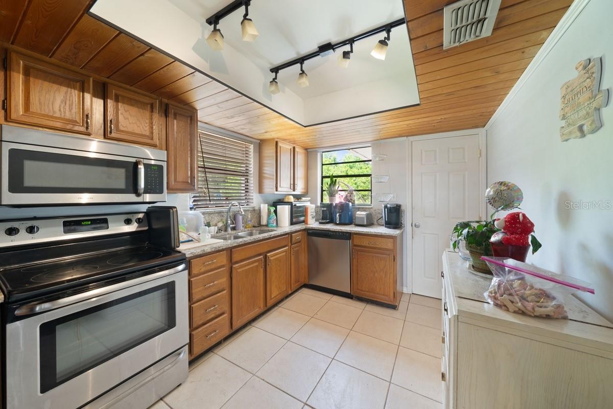 Image 10 of 21 For 490 14th Street Sw
