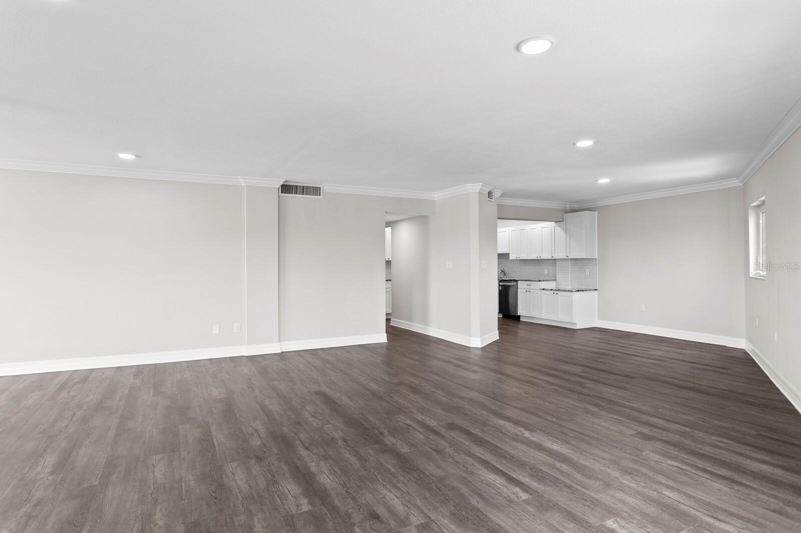 Image 19 of 57 For 1200 Shore Drive Ne 312