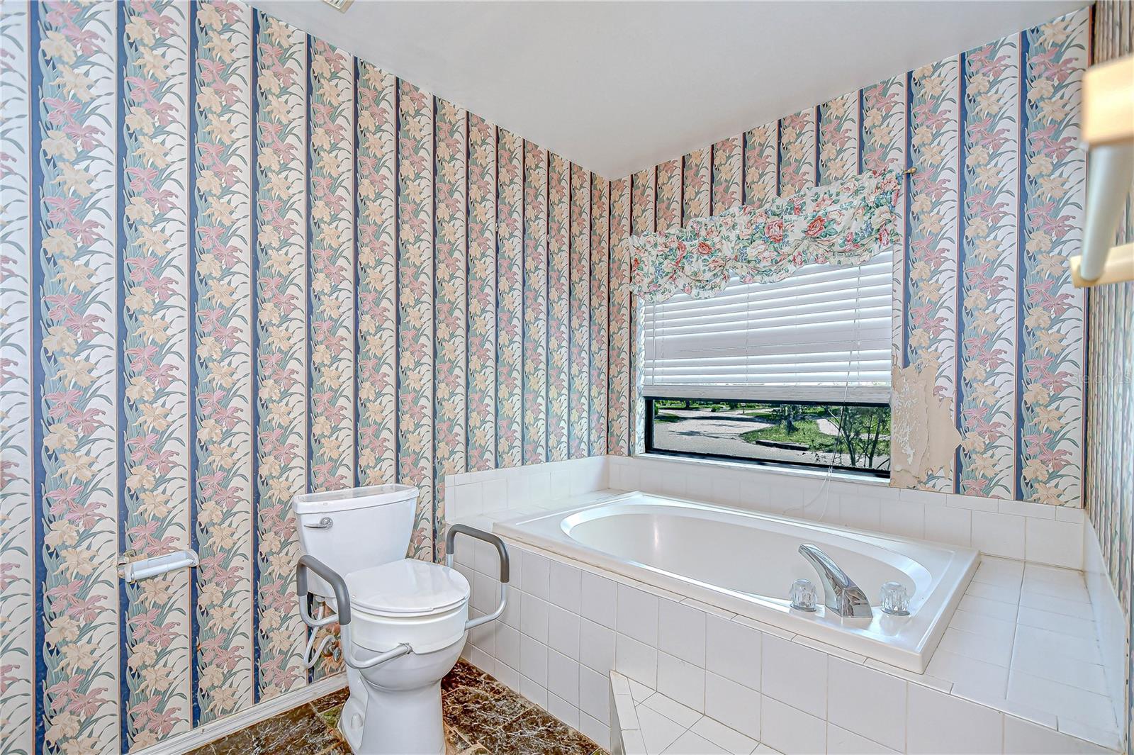 Image 11 of 17 For 1254 Windsor Way