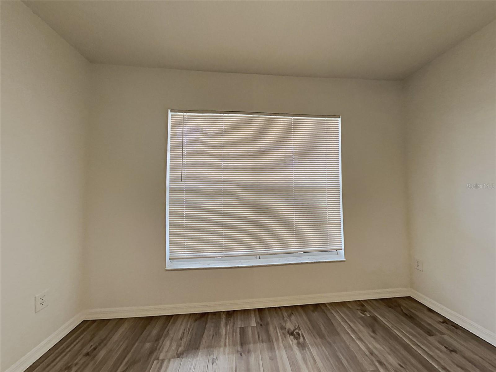 Image 4 of 9 For 4805 Sunnybrook Drive 12
