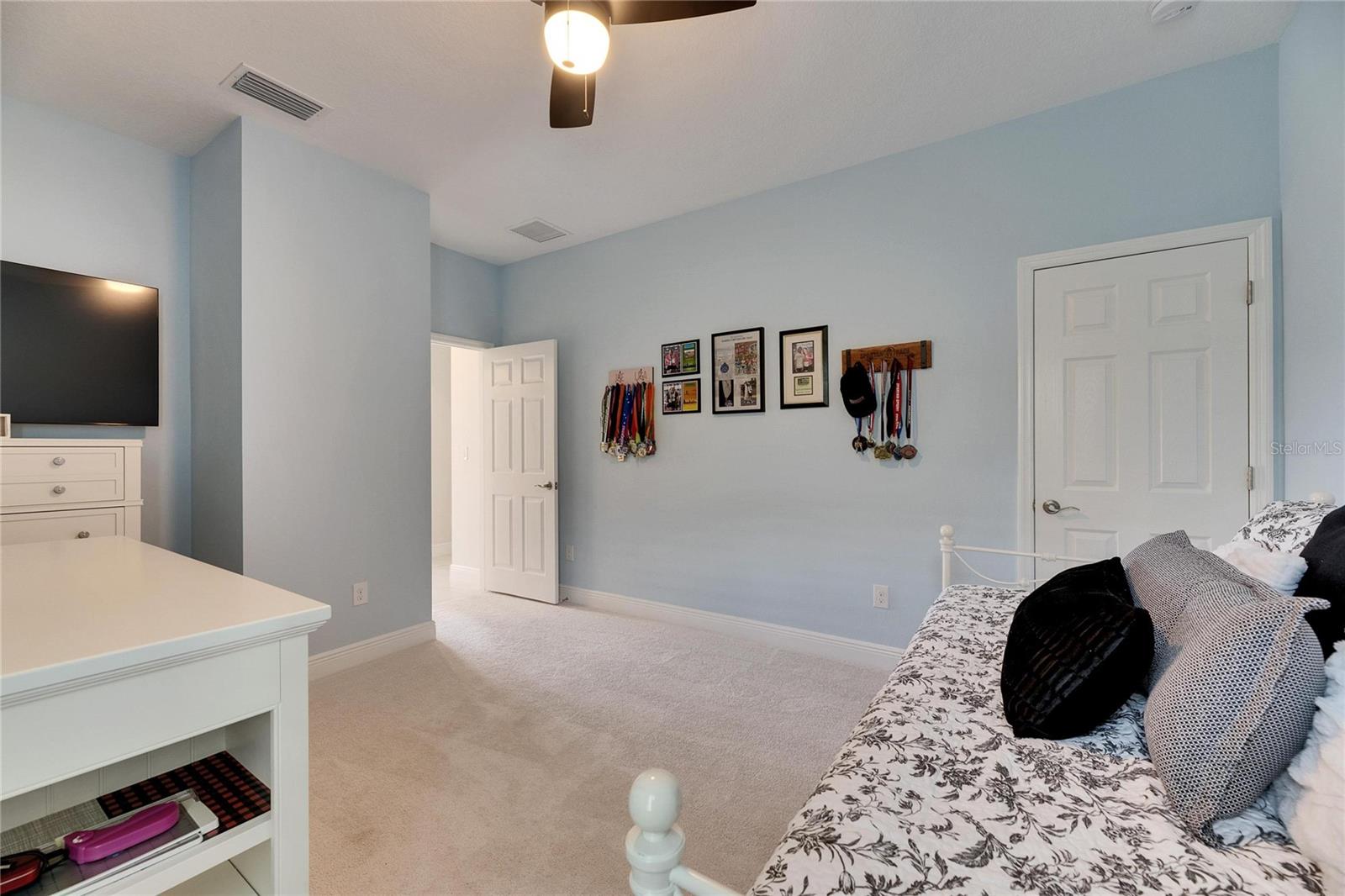 Image 16 of 75 For 7528 Paradiso Drive