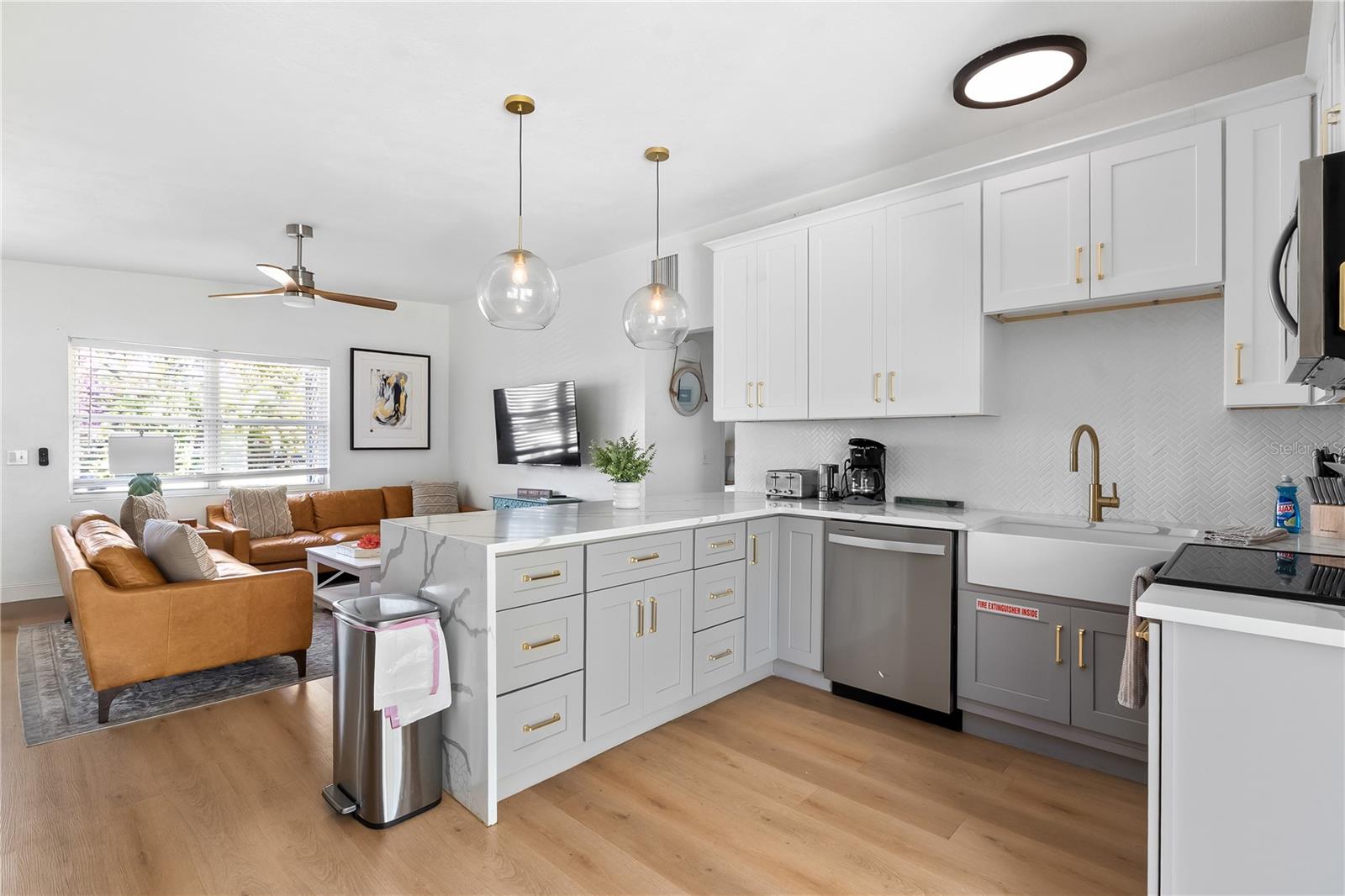 Listing photo id 9 for 1101 3rd Avenue Nw