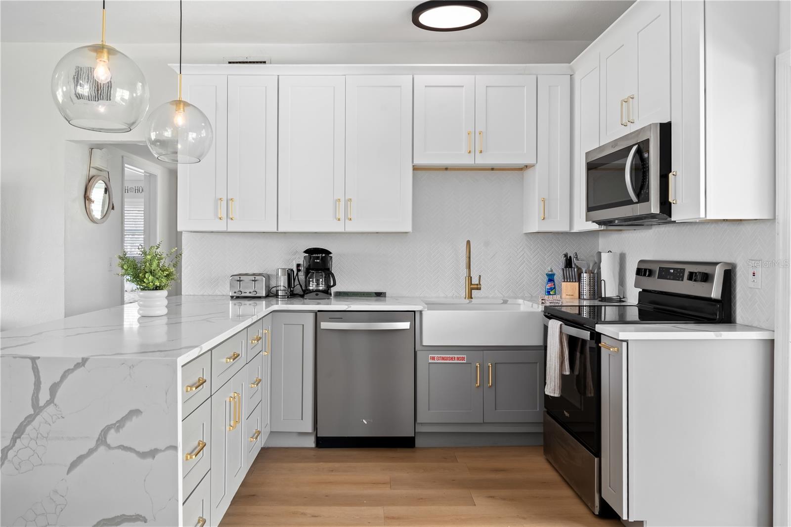 Listing photo id 10 for 1101 3rd Avenue Nw
