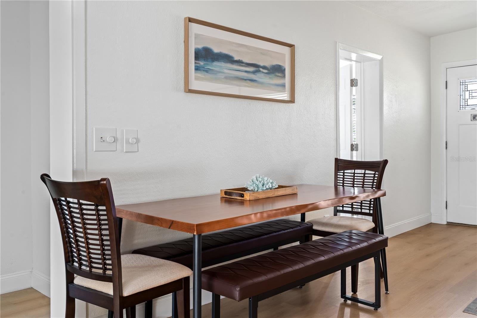 Listing photo id 11 for 1101 3rd Avenue Nw