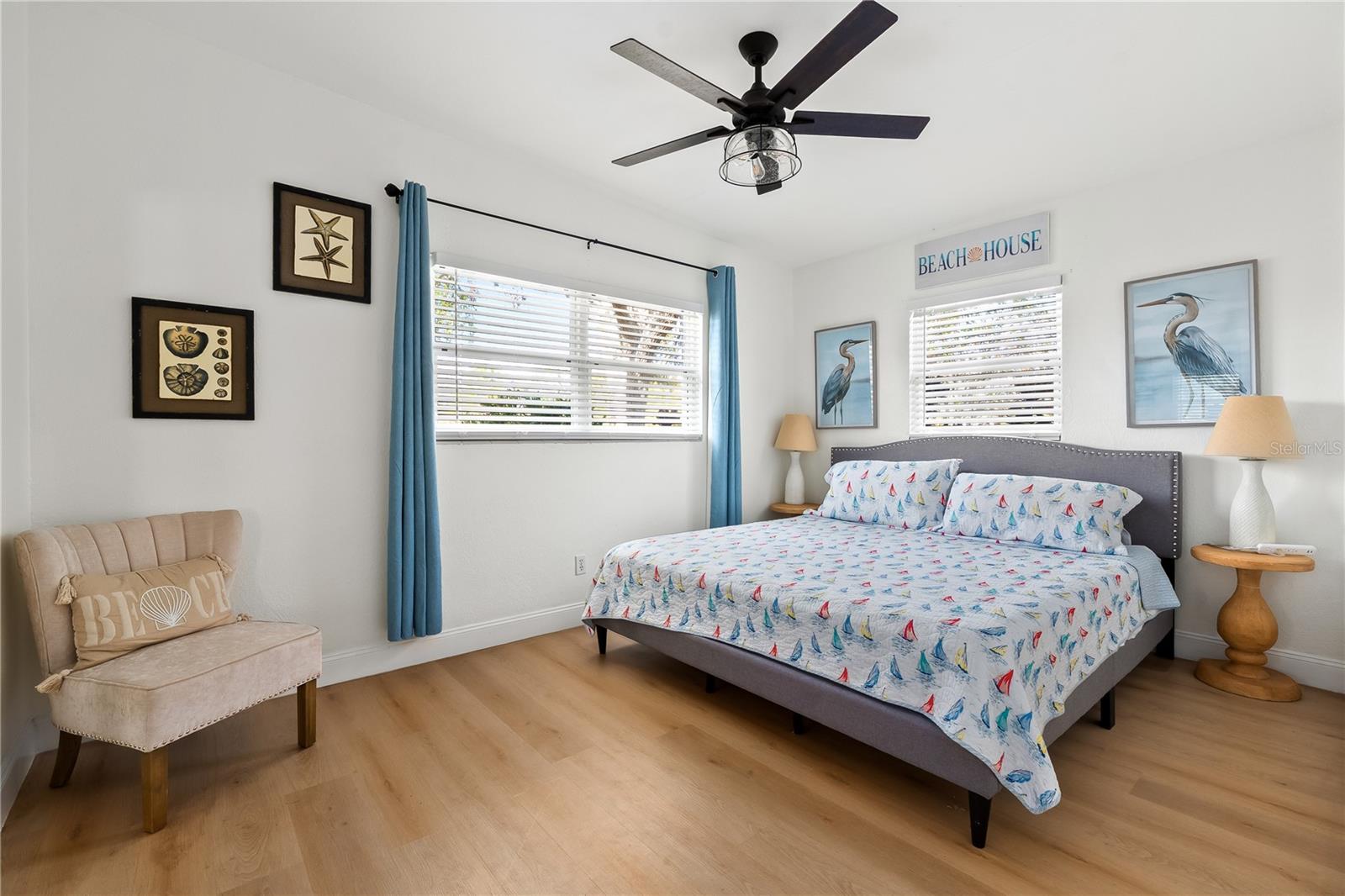 Listing photo id 12 for 1101 3rd Avenue Nw